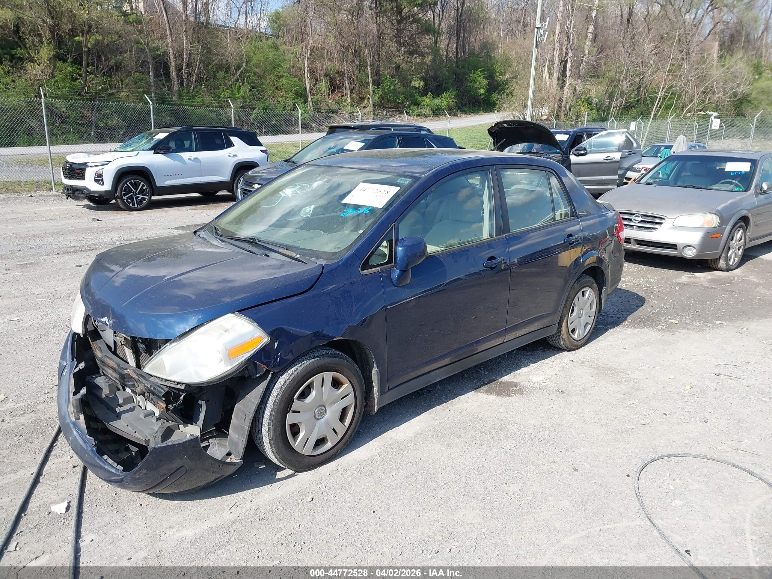 NISSAN VERSA image 2