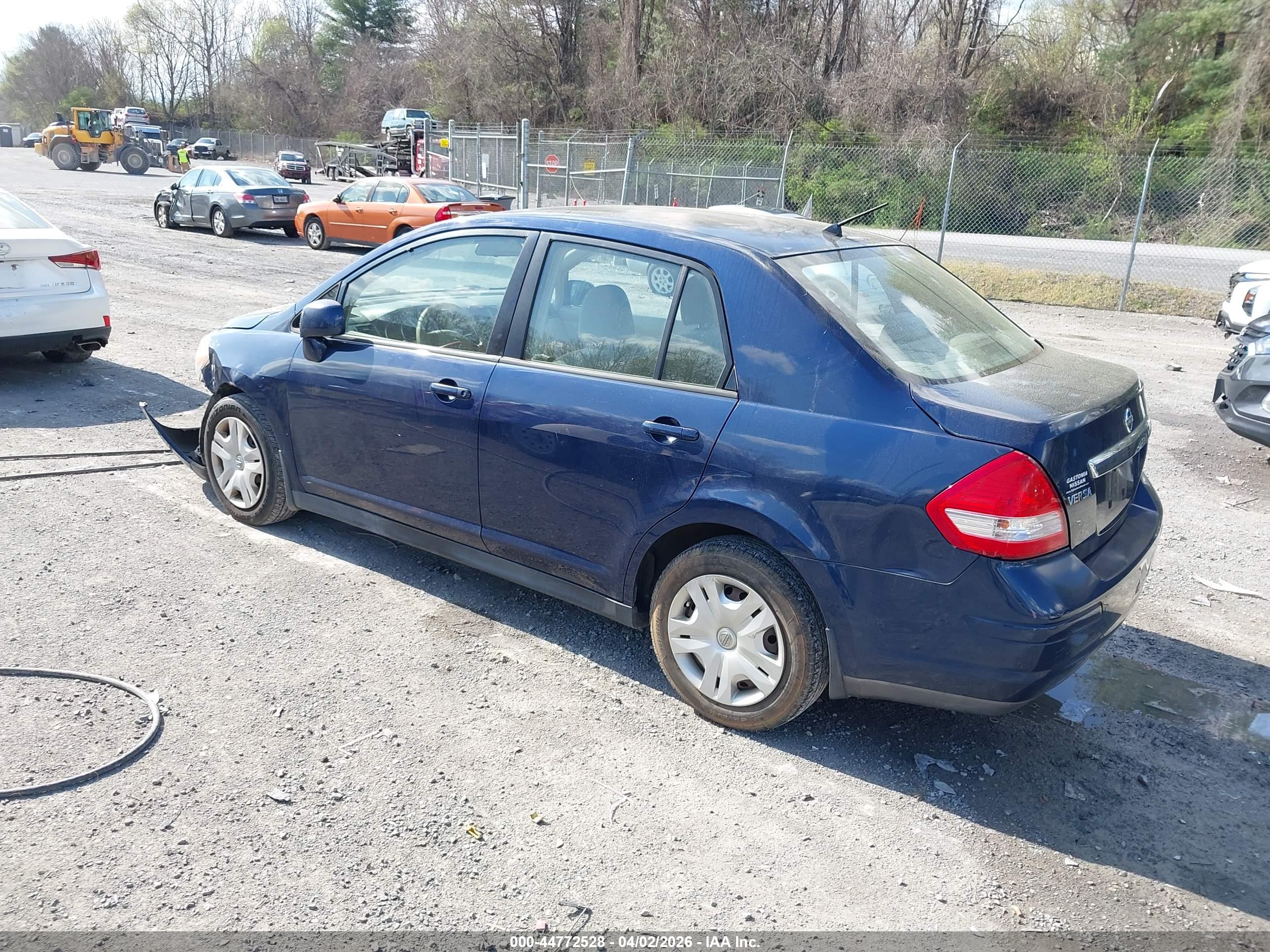 NISSAN VERSA image 3