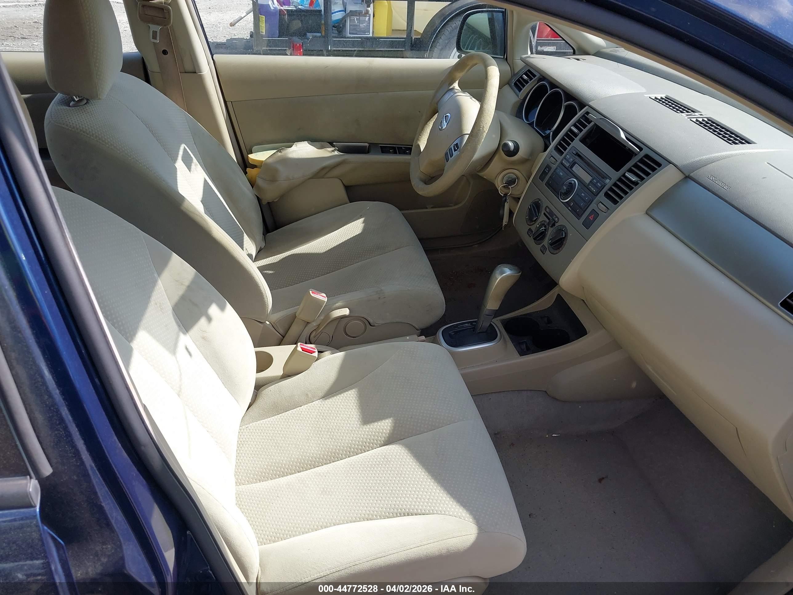 NISSAN VERSA image 5
