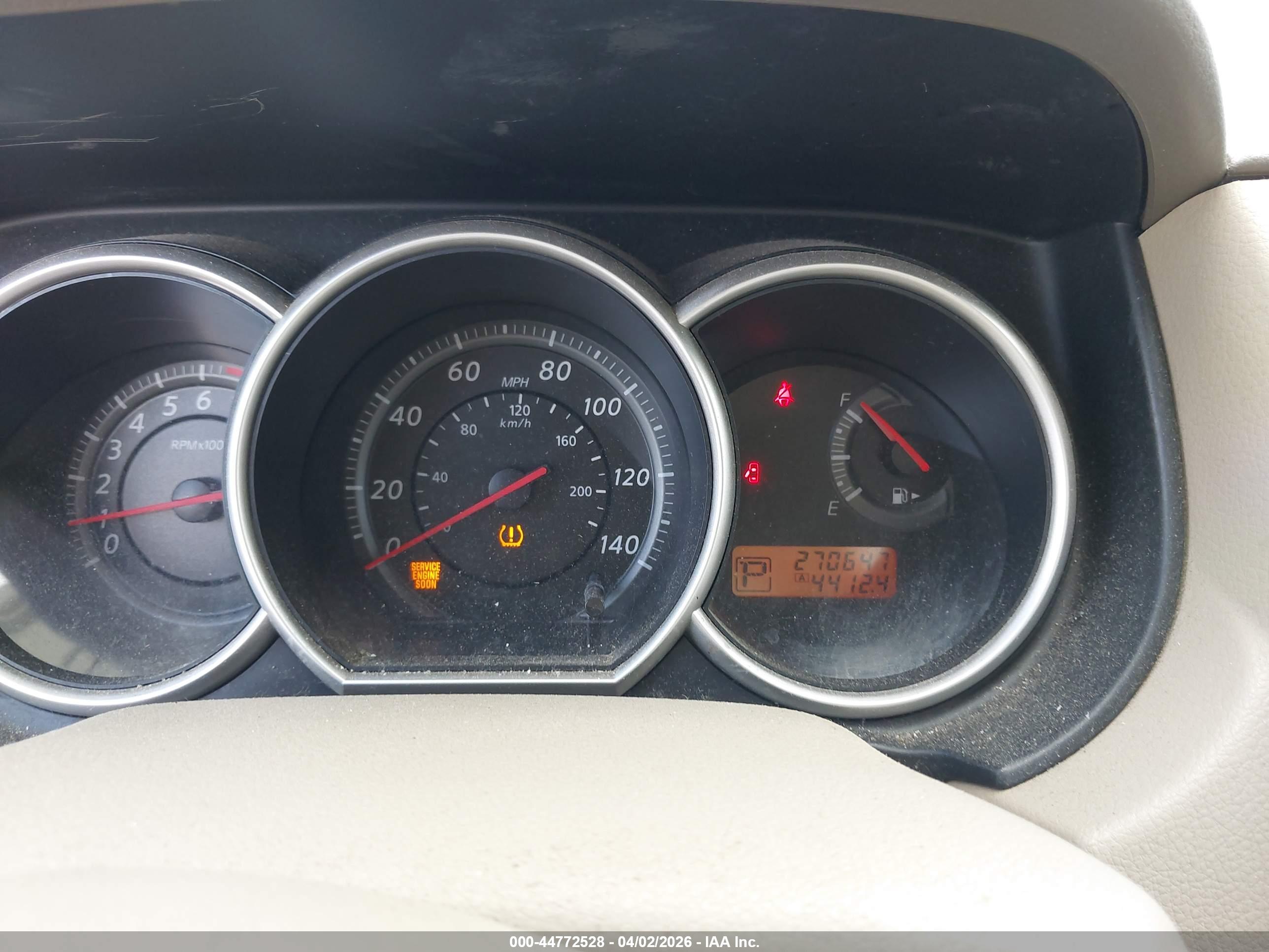 NISSAN VERSA image 7