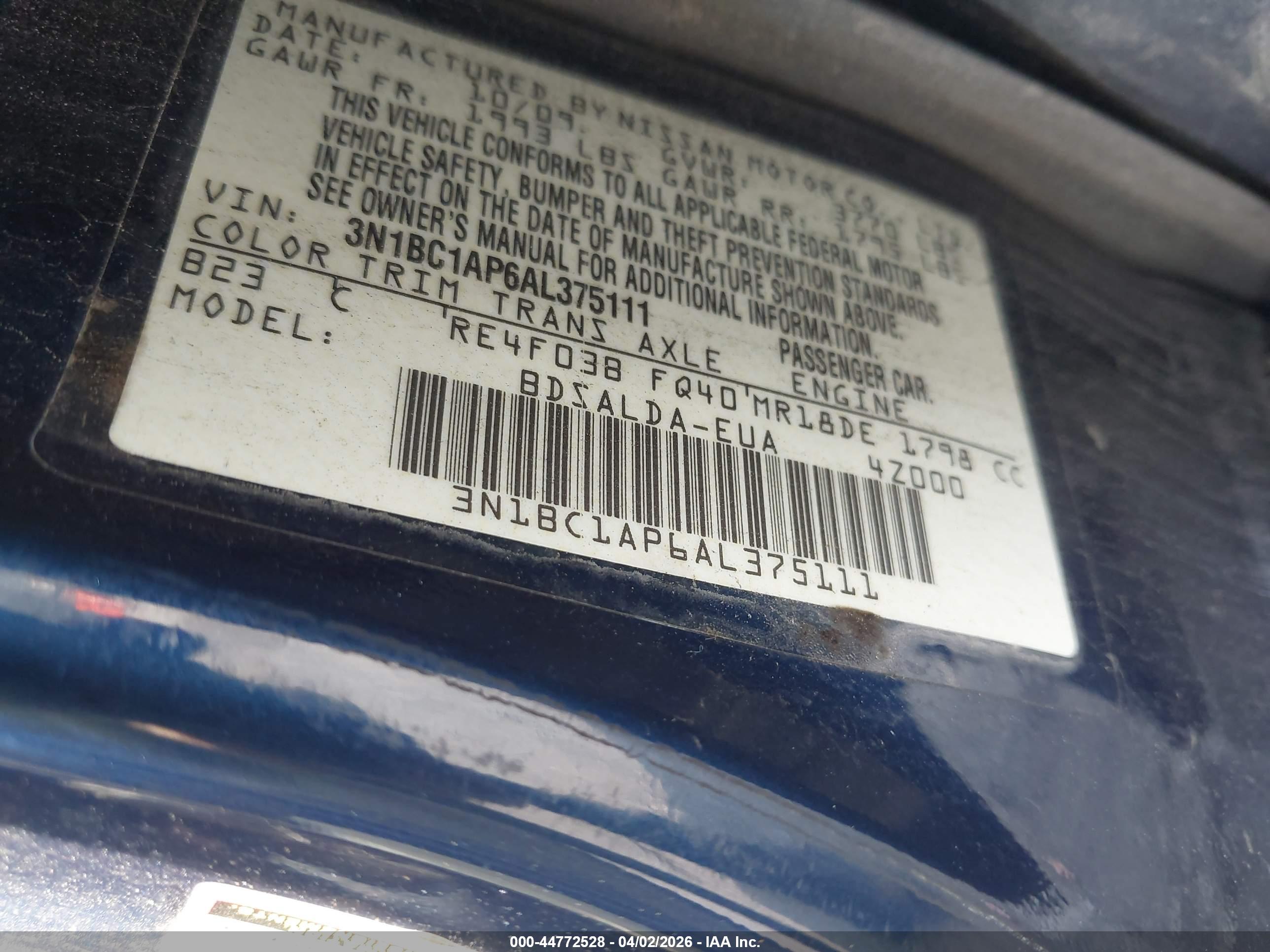NISSAN VERSA image 9