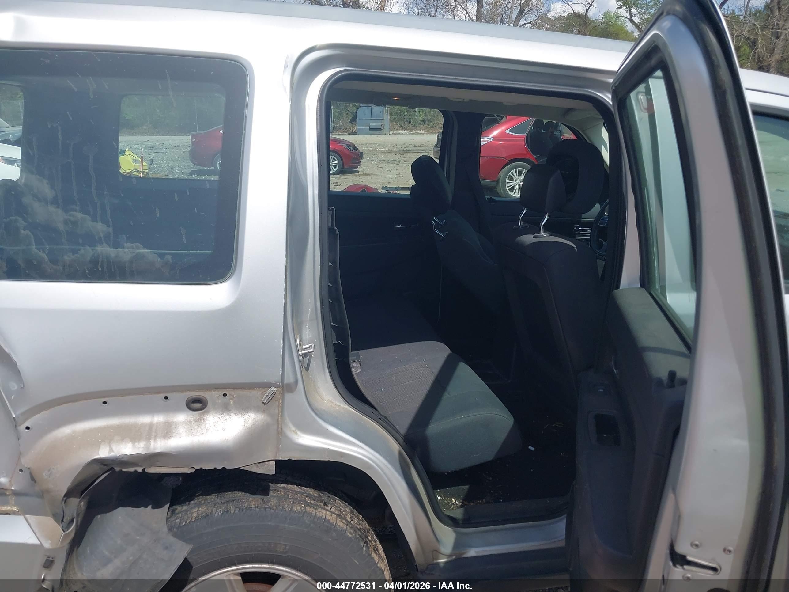 JEEP LIBERTY image 8