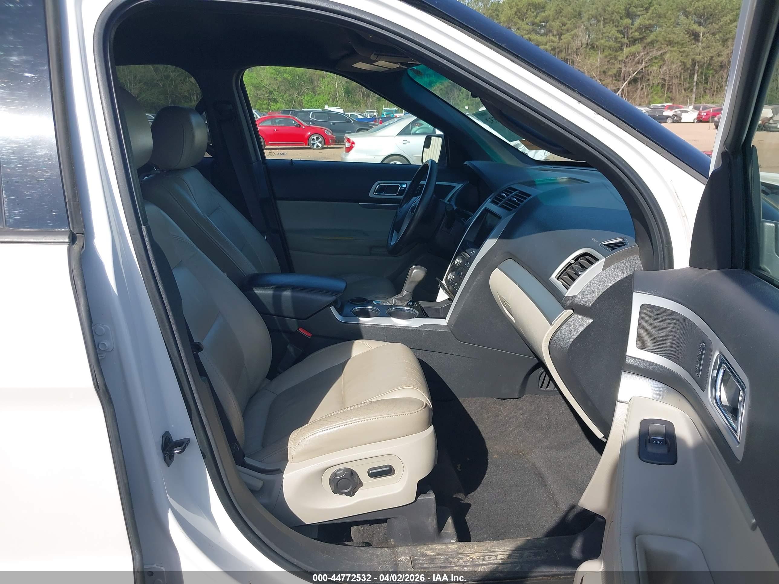 FORD EXPLORER image 5
