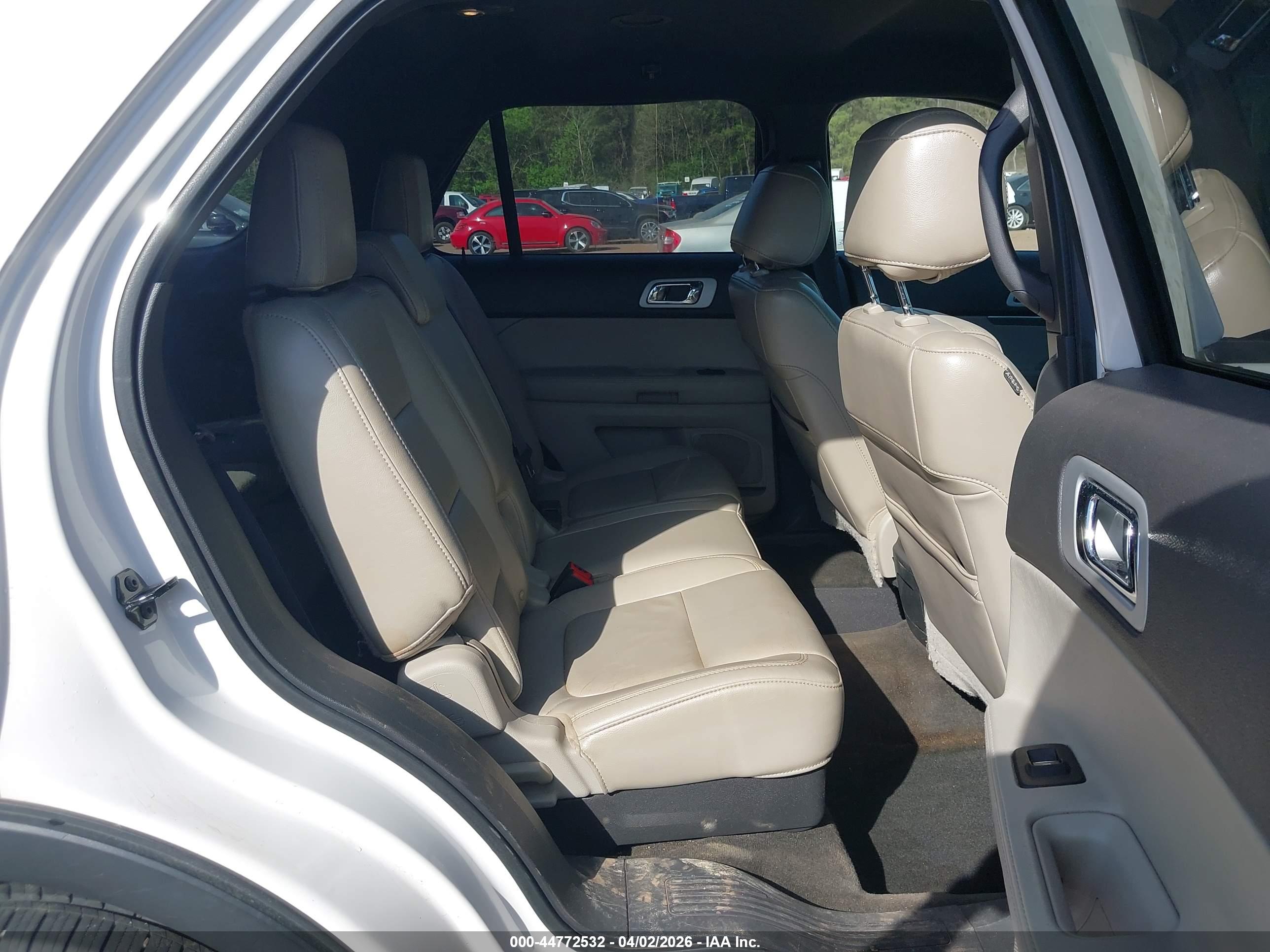 FORD EXPLORER image 8