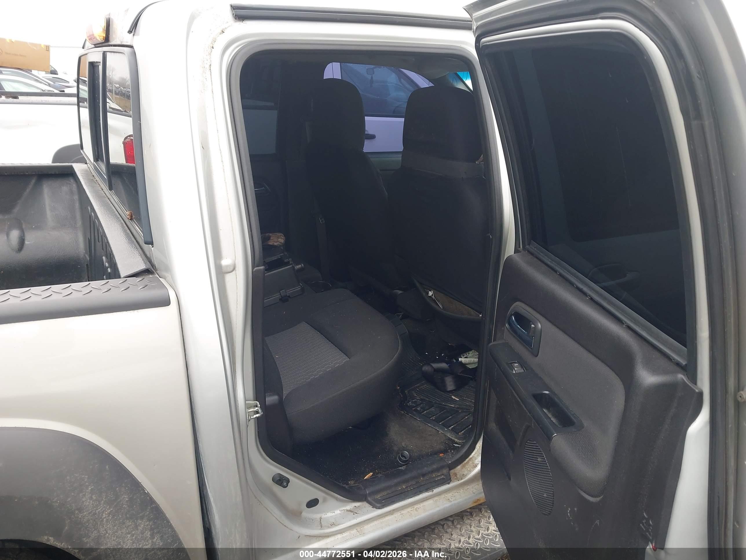 CHEVROLET COLORADO image 8