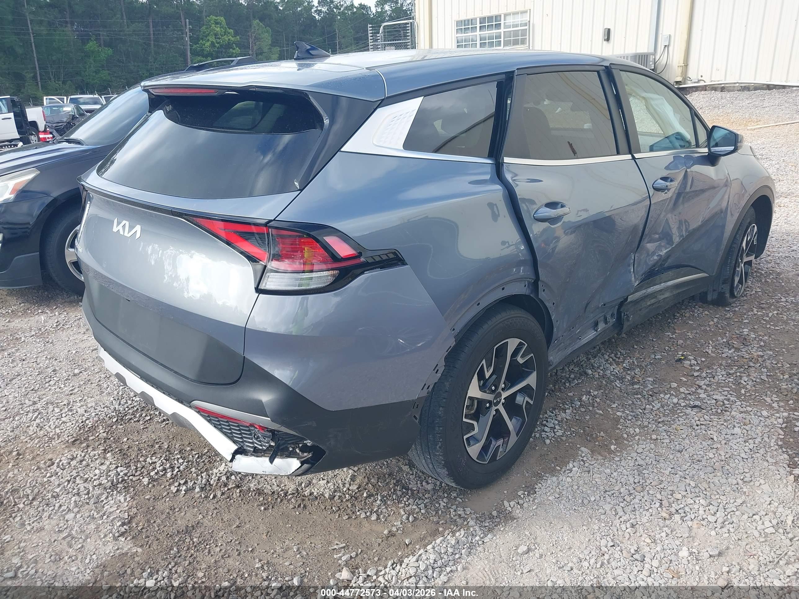 KIA SPORTAGE image 4
