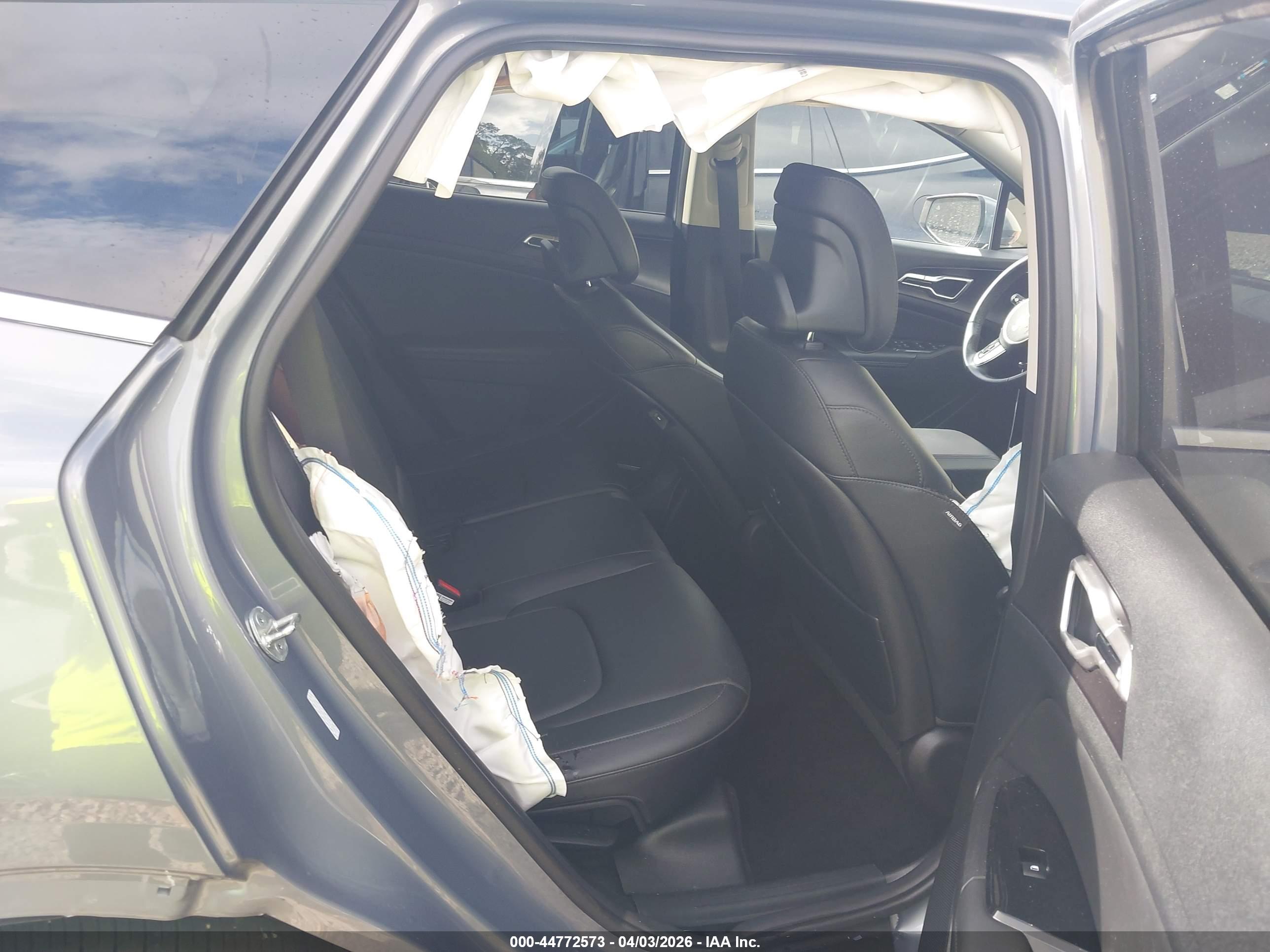 KIA SPORTAGE image 8