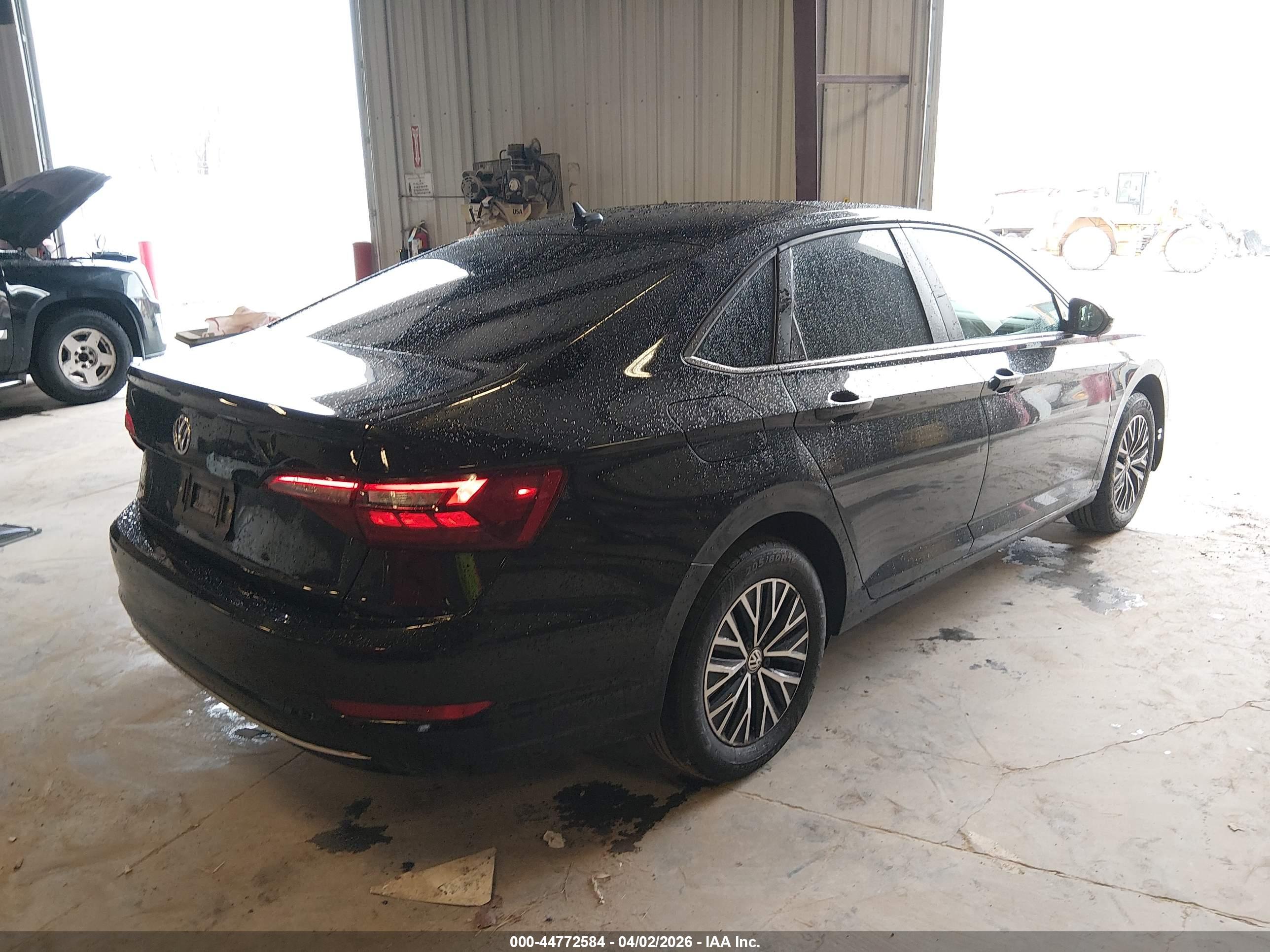 VOLKSWAGEN JETTA image 4
