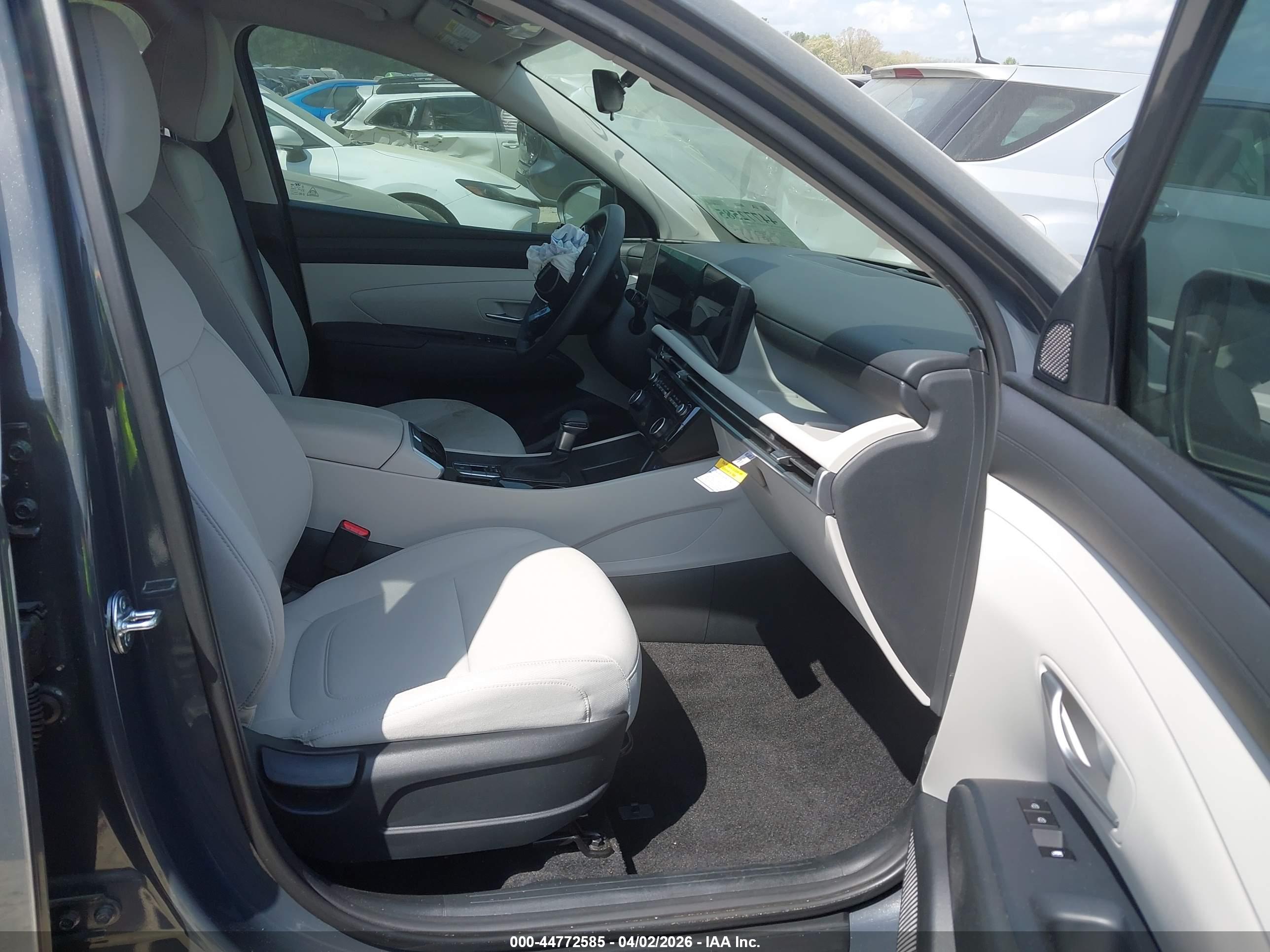 HYUNDAI TUCSON image 5
