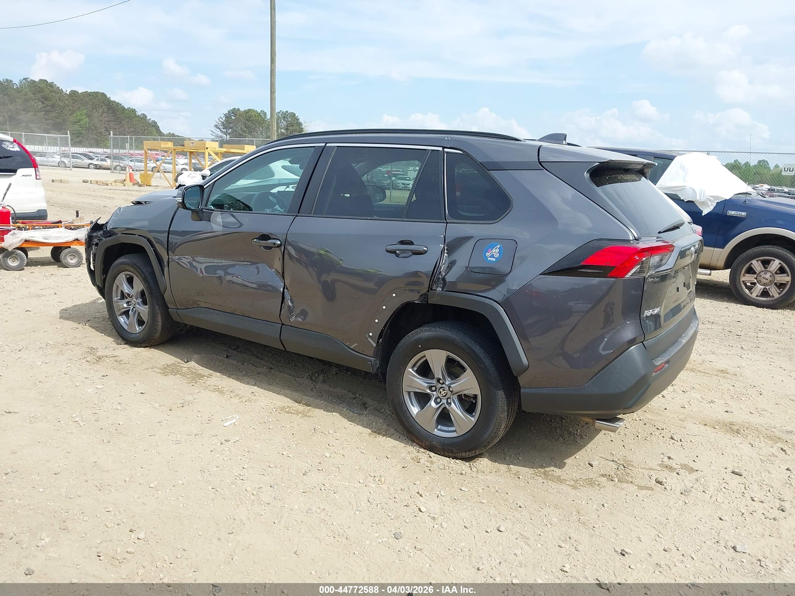 TOYOTA RAV4 image 3
