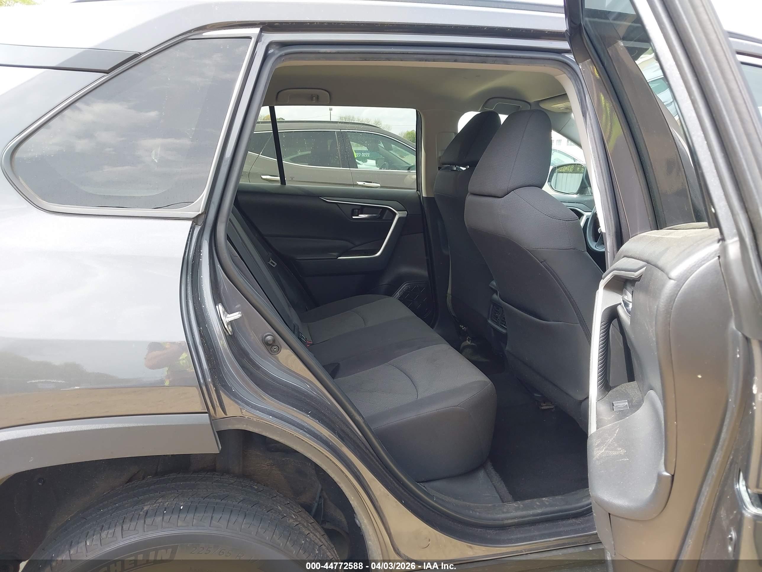 TOYOTA RAV4 image 8