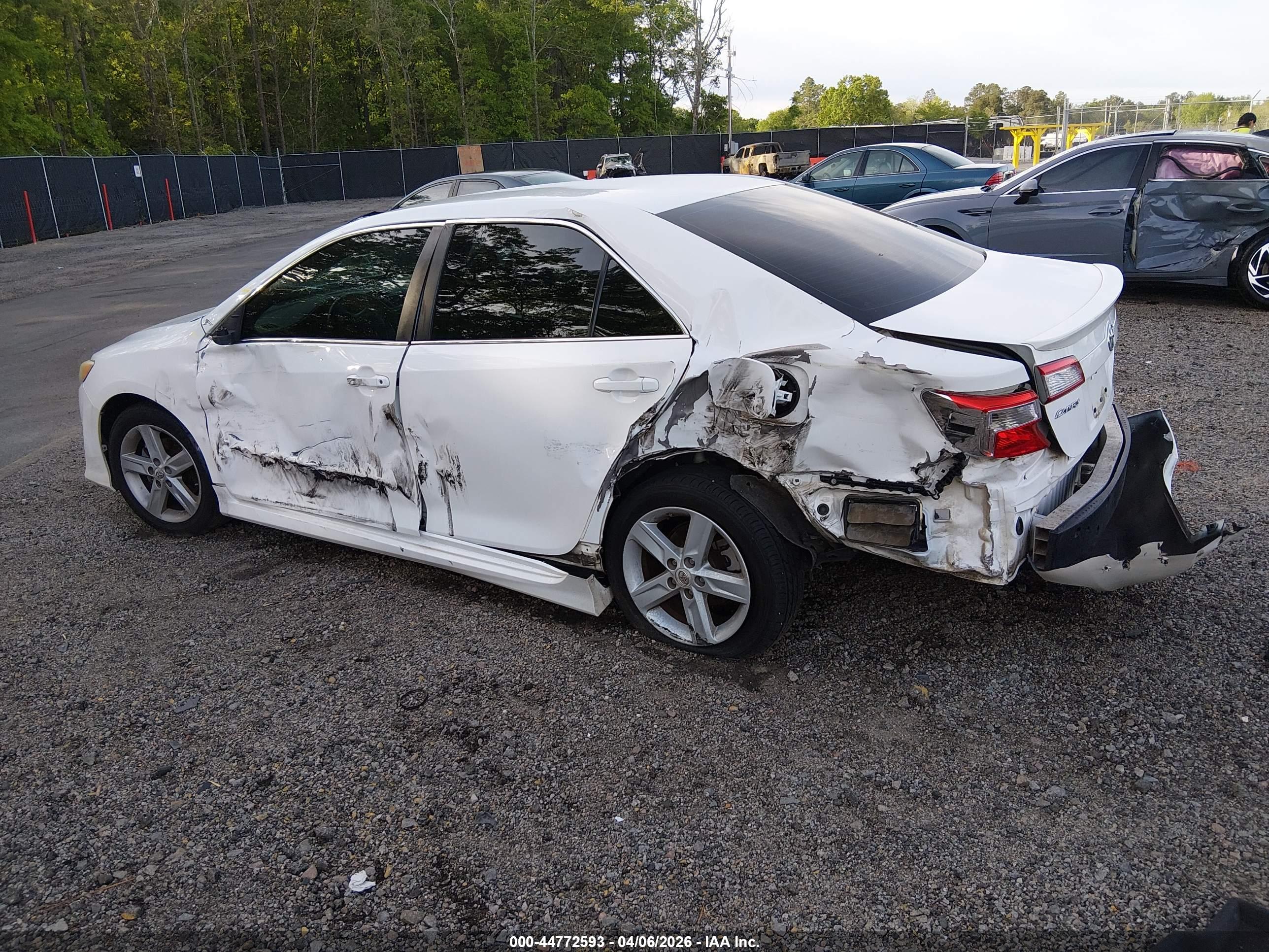 TOYOTA CAMRY image 3