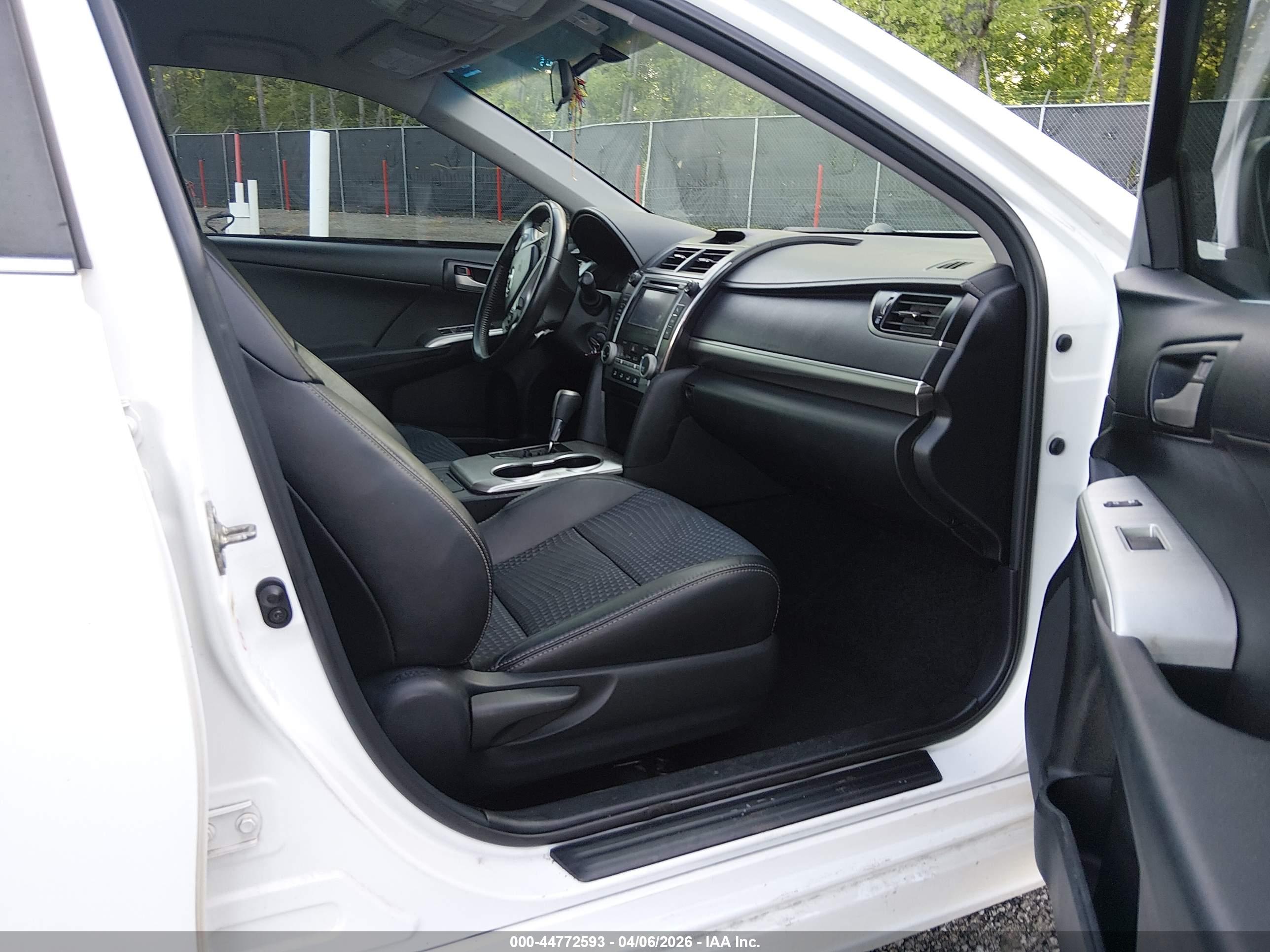 TOYOTA CAMRY image 5