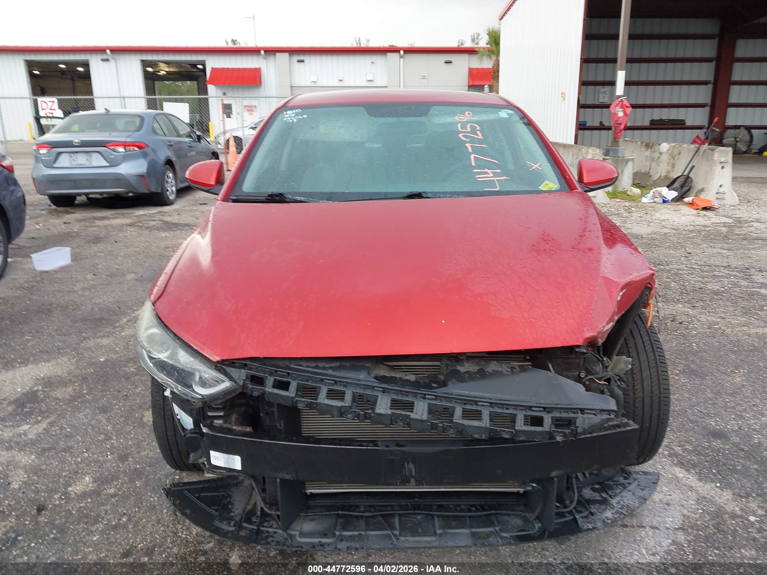 HYUNDAI ELANTRA image 6