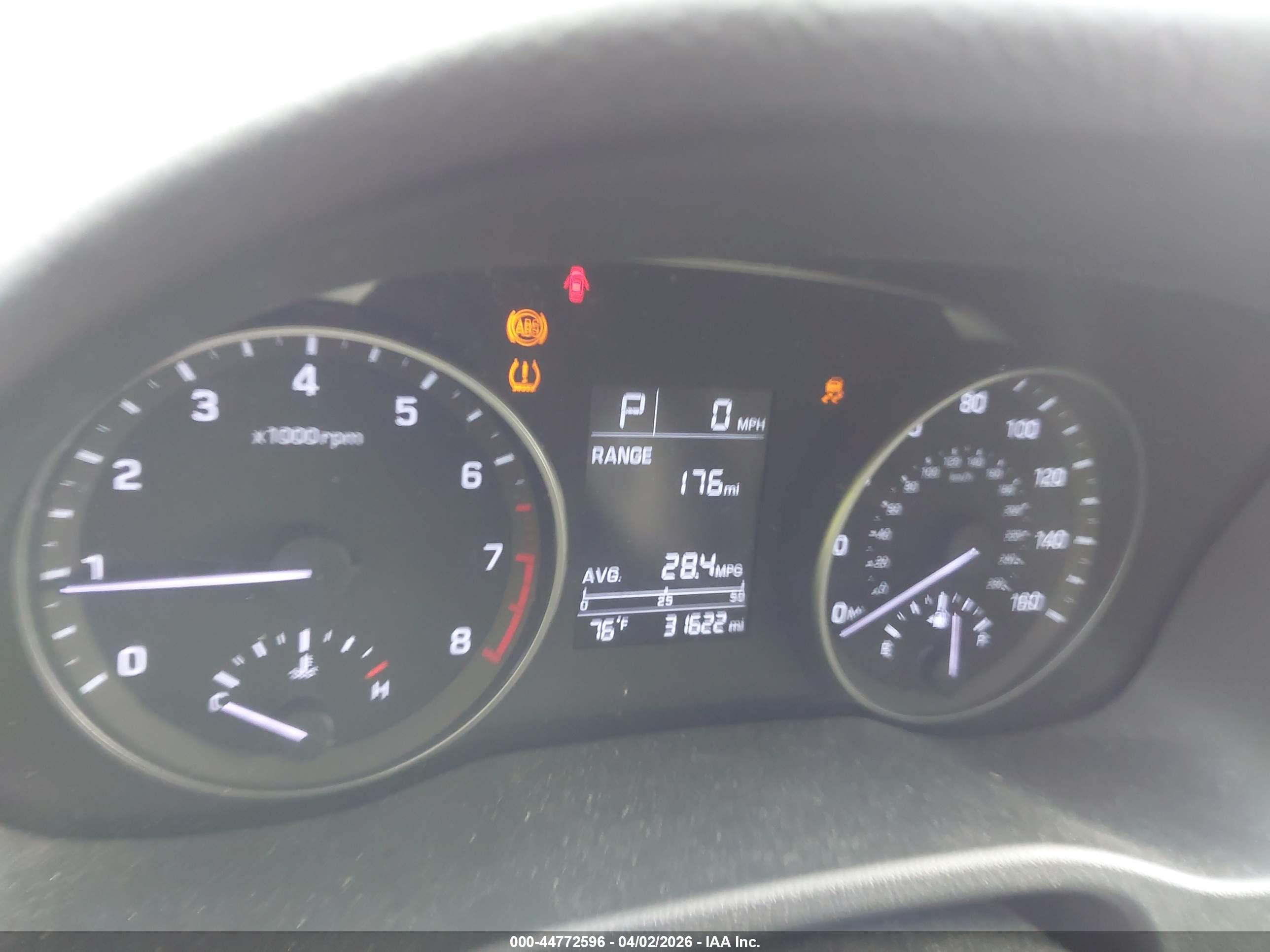 HYUNDAI ELANTRA image 7