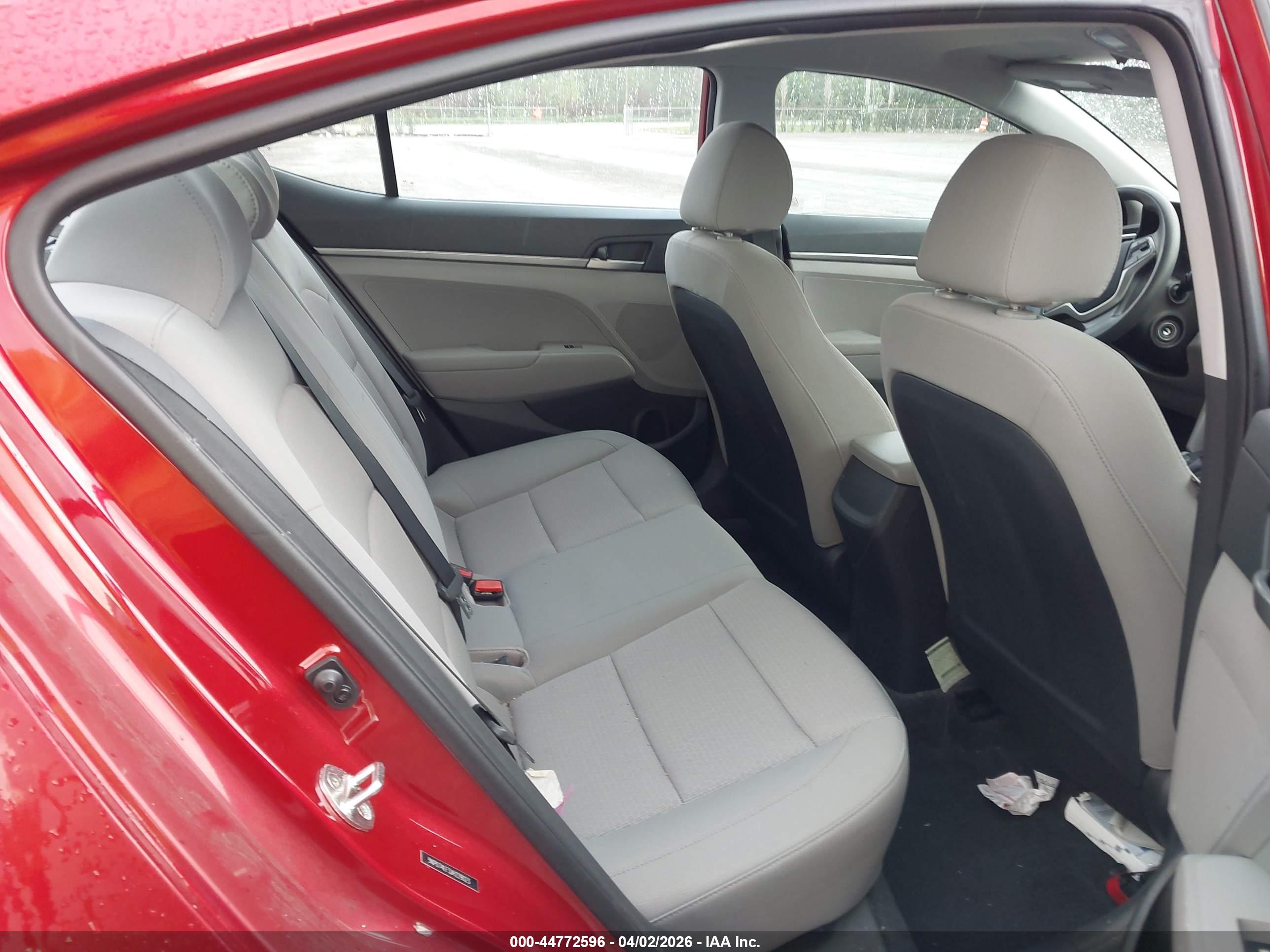HYUNDAI ELANTRA image 8