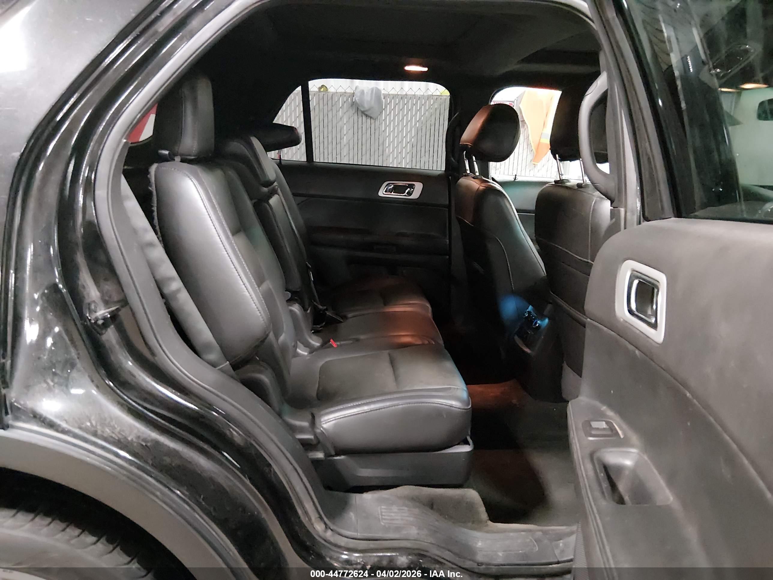 FORD EXPLORER image 8
