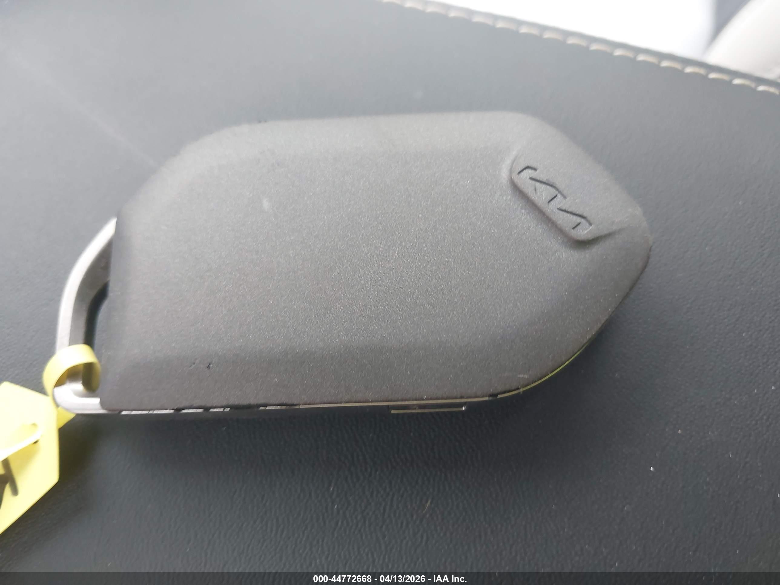 KIA K5 image 11