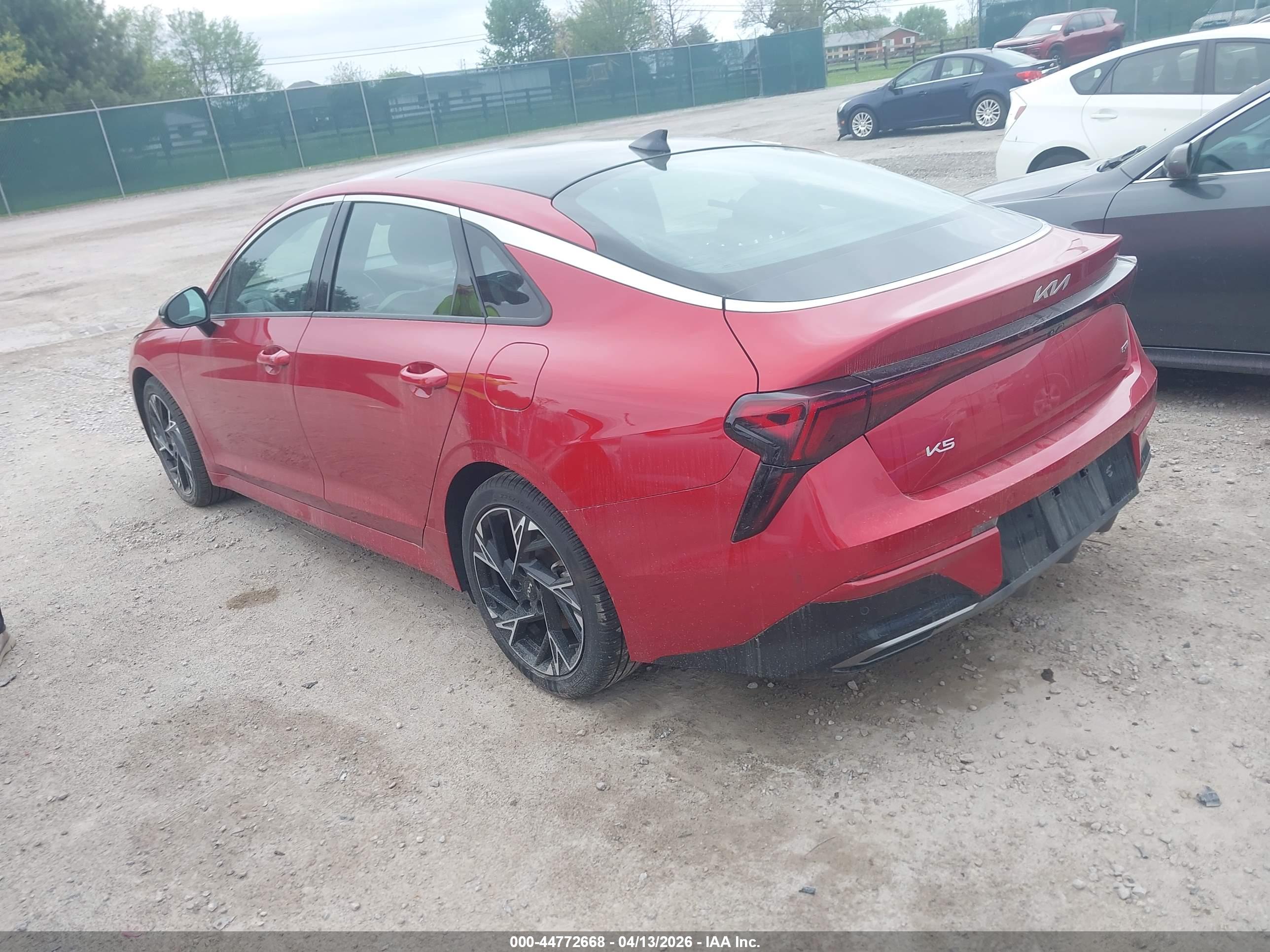 KIA K5 image 3