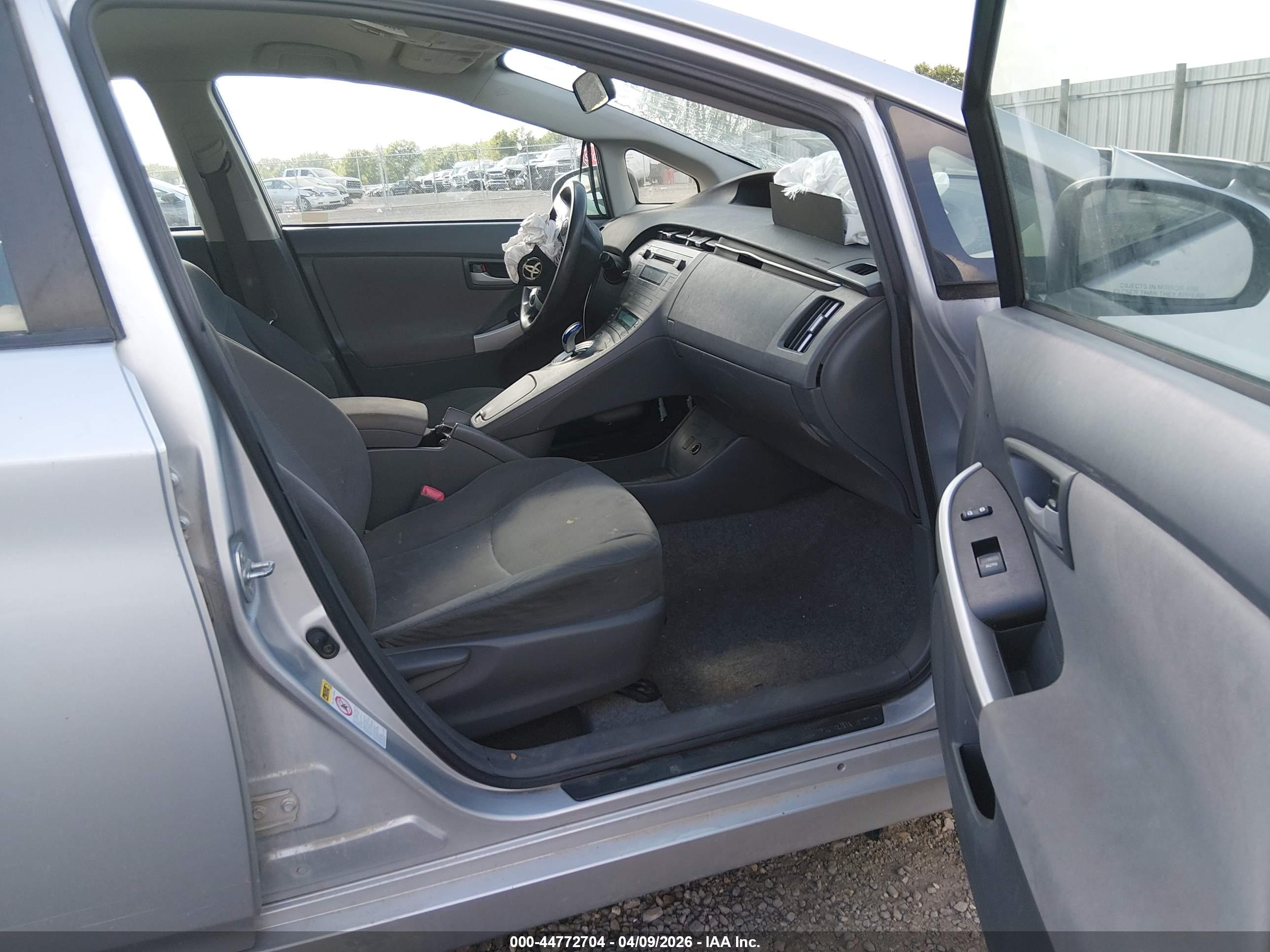 TOYOTA PRIUS image 5