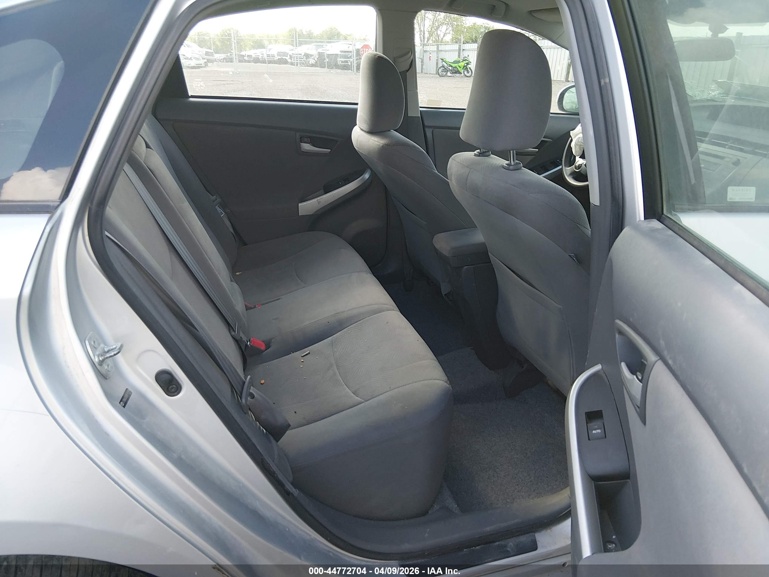TOYOTA PRIUS image 8