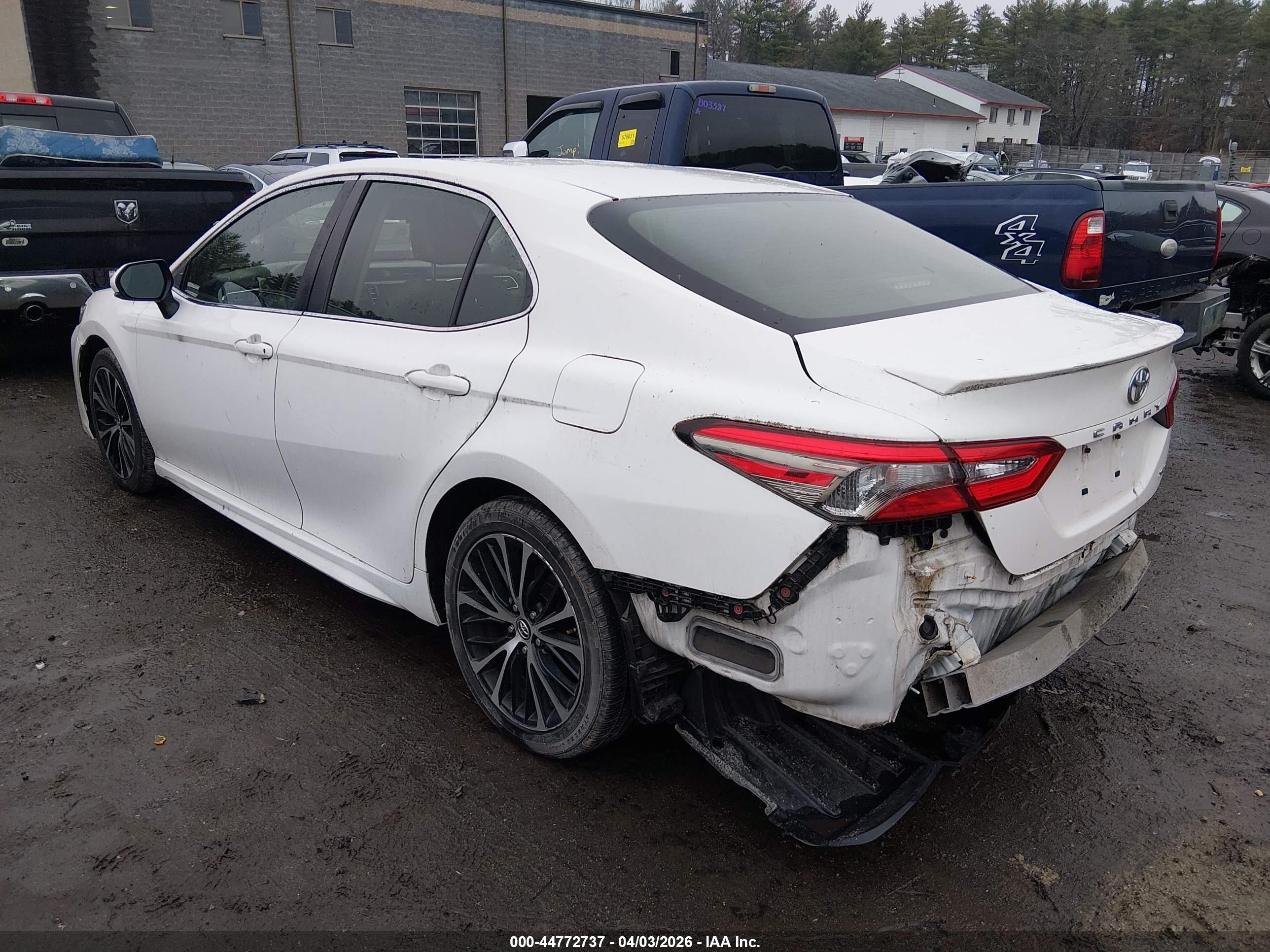 TOYOTA CAMRY image 3