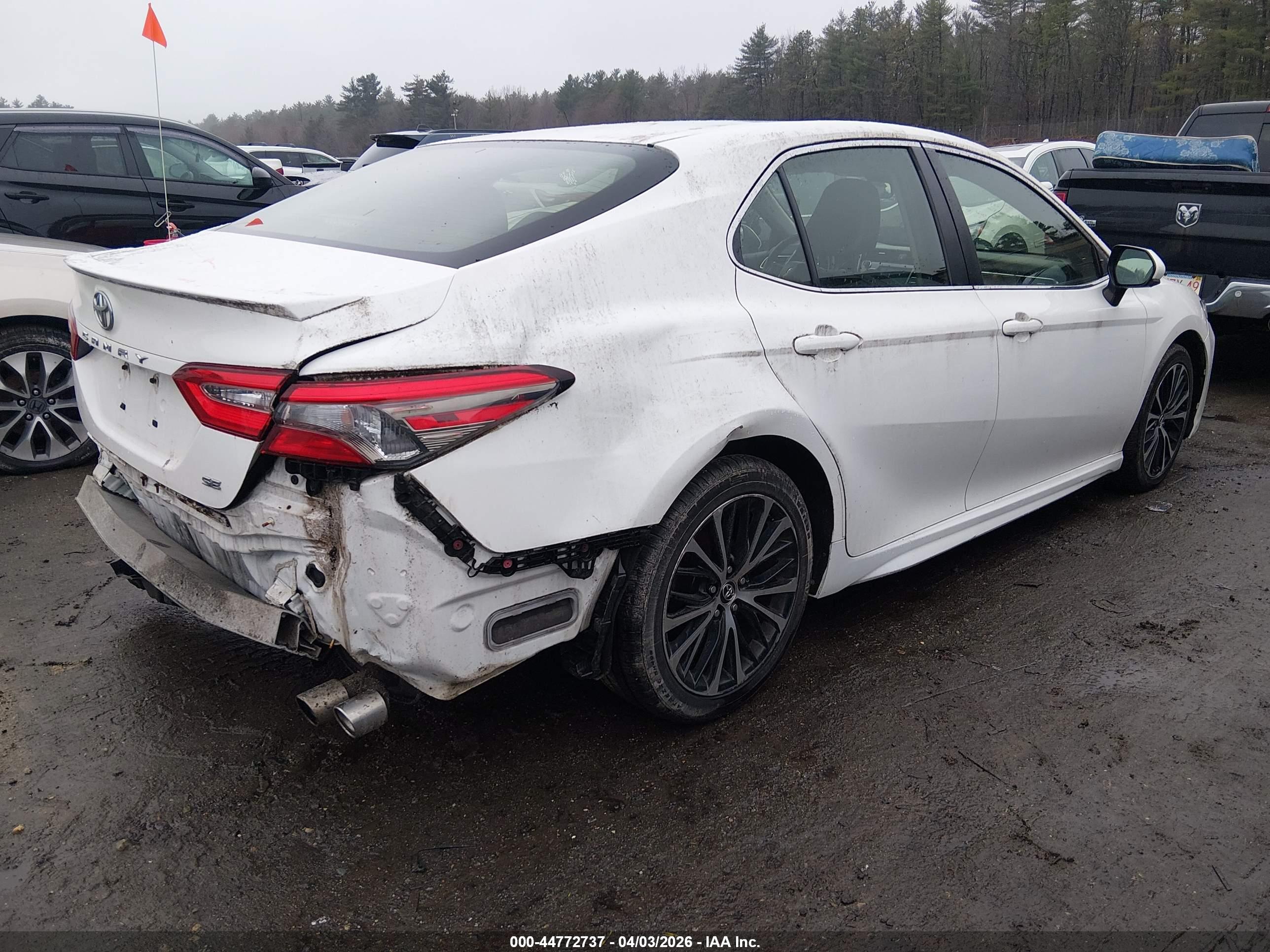 TOYOTA CAMRY image 4