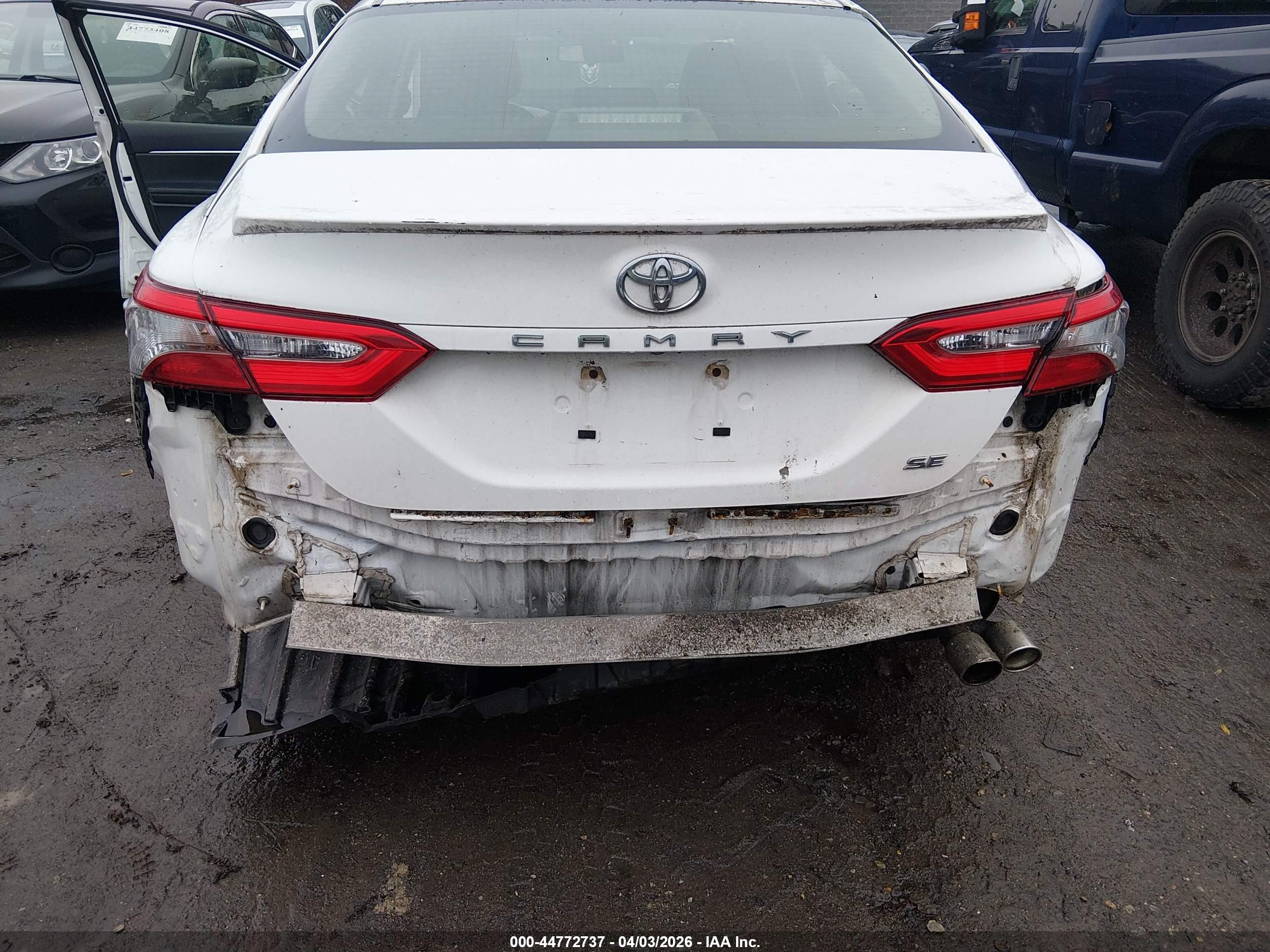 TOYOTA CAMRY image 6