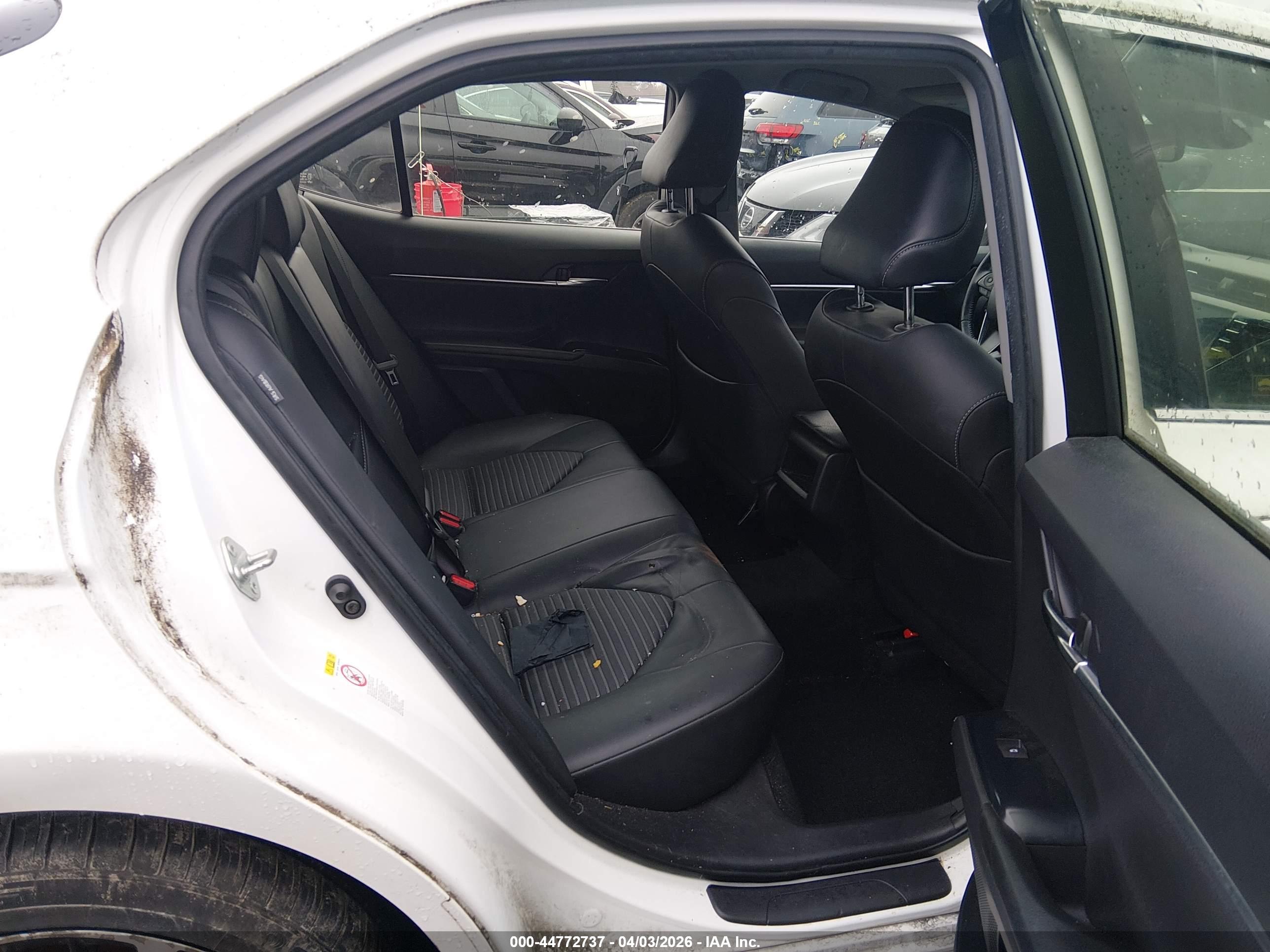 TOYOTA CAMRY image 8