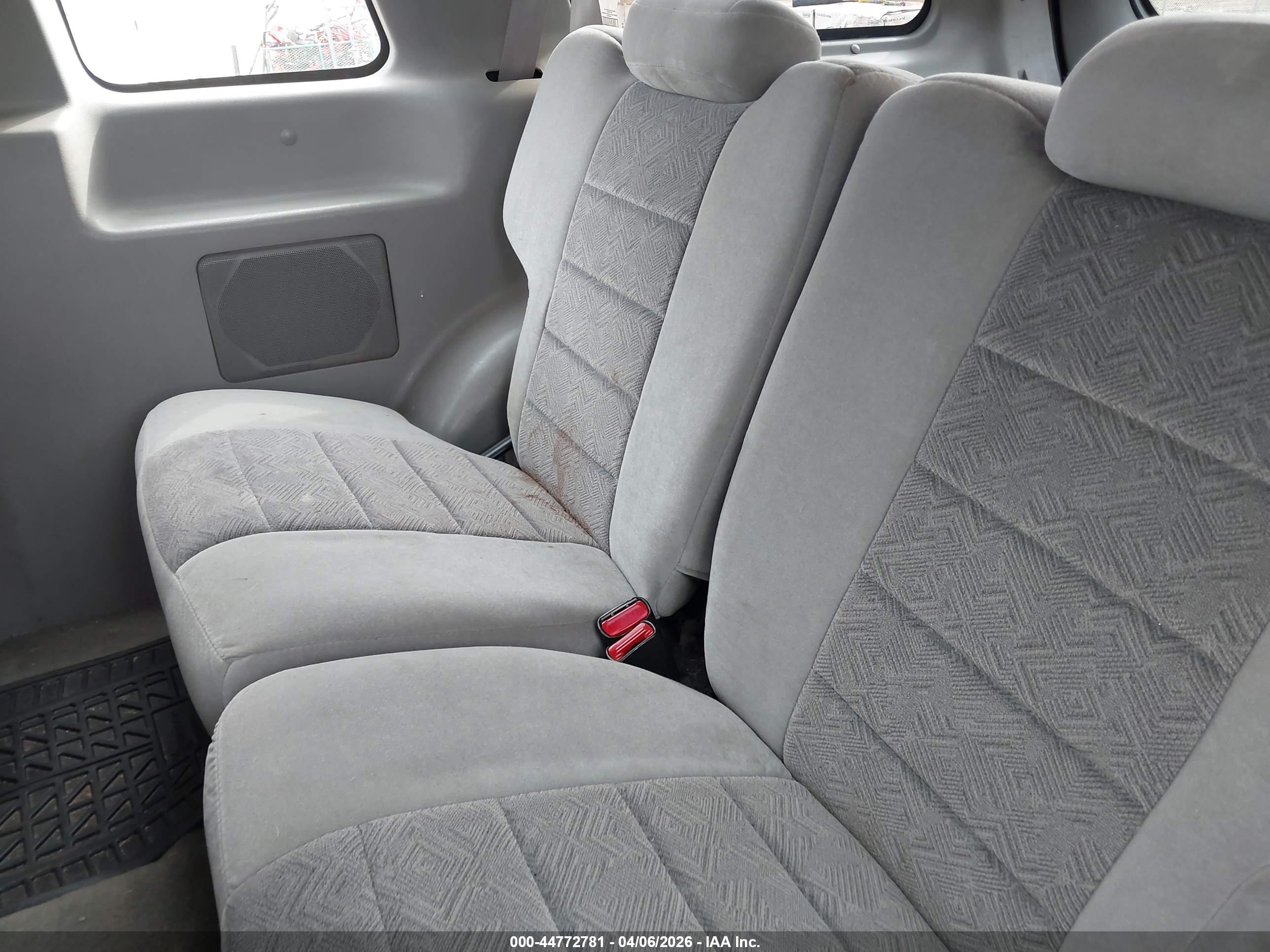 FORD EXPLORER image 8