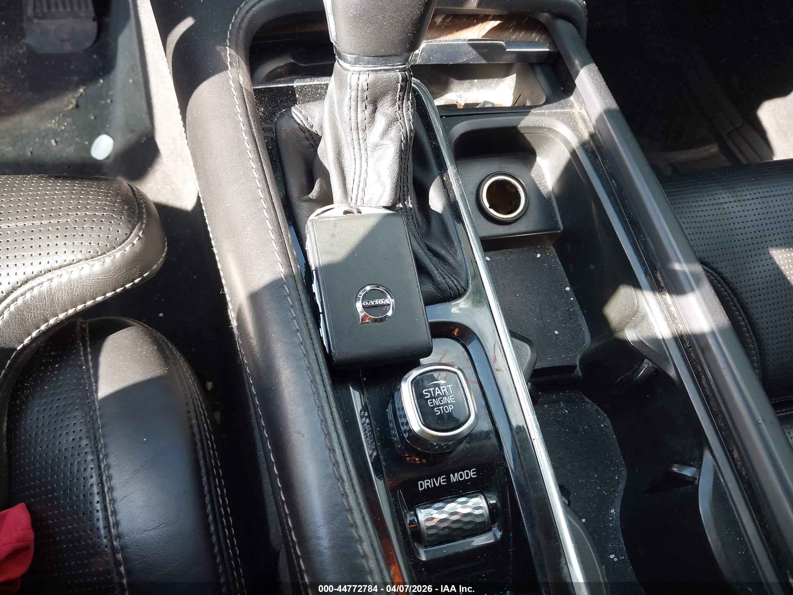 VOLVO S90 image 11