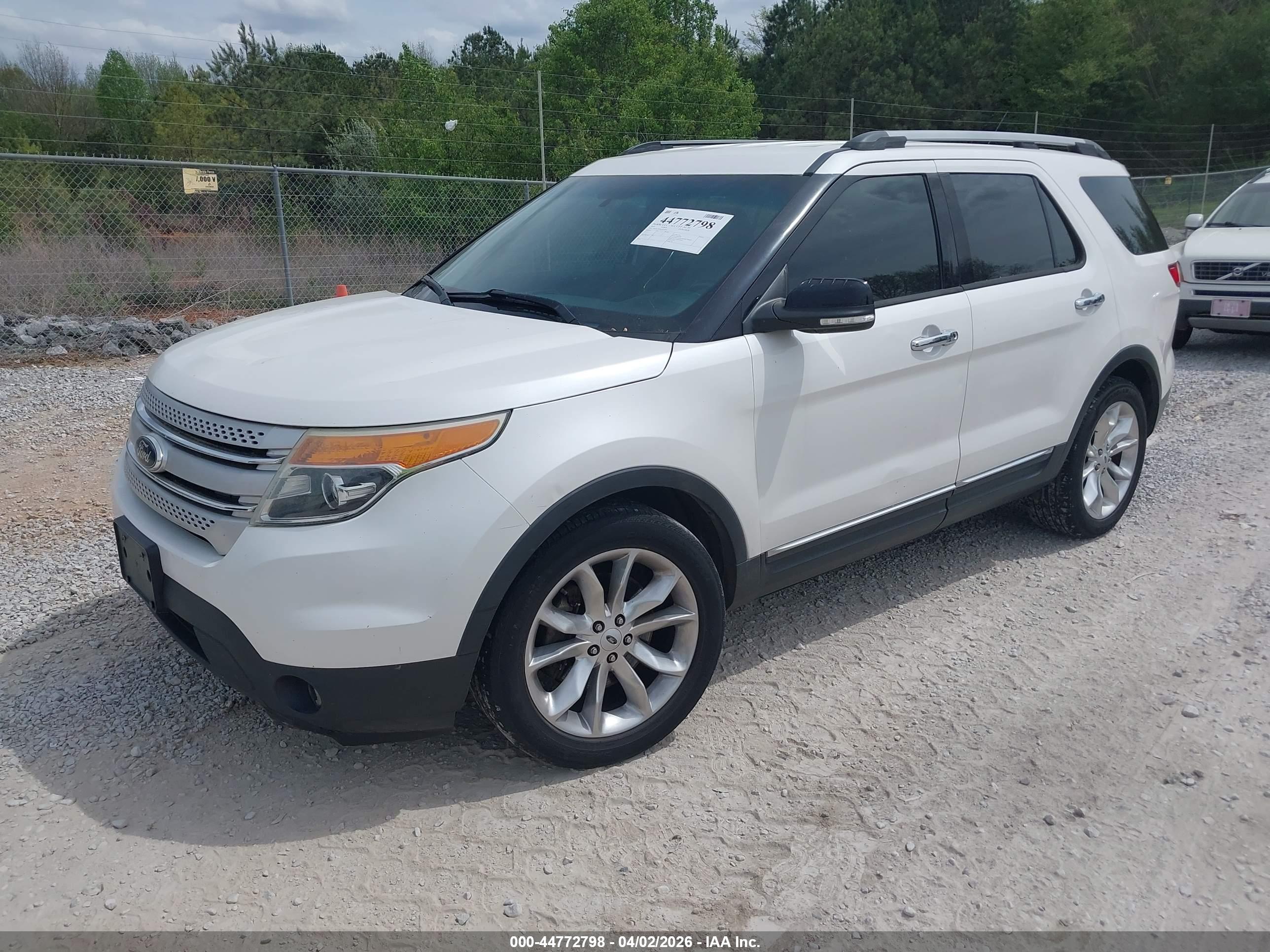 FORD EXPLORER image 2