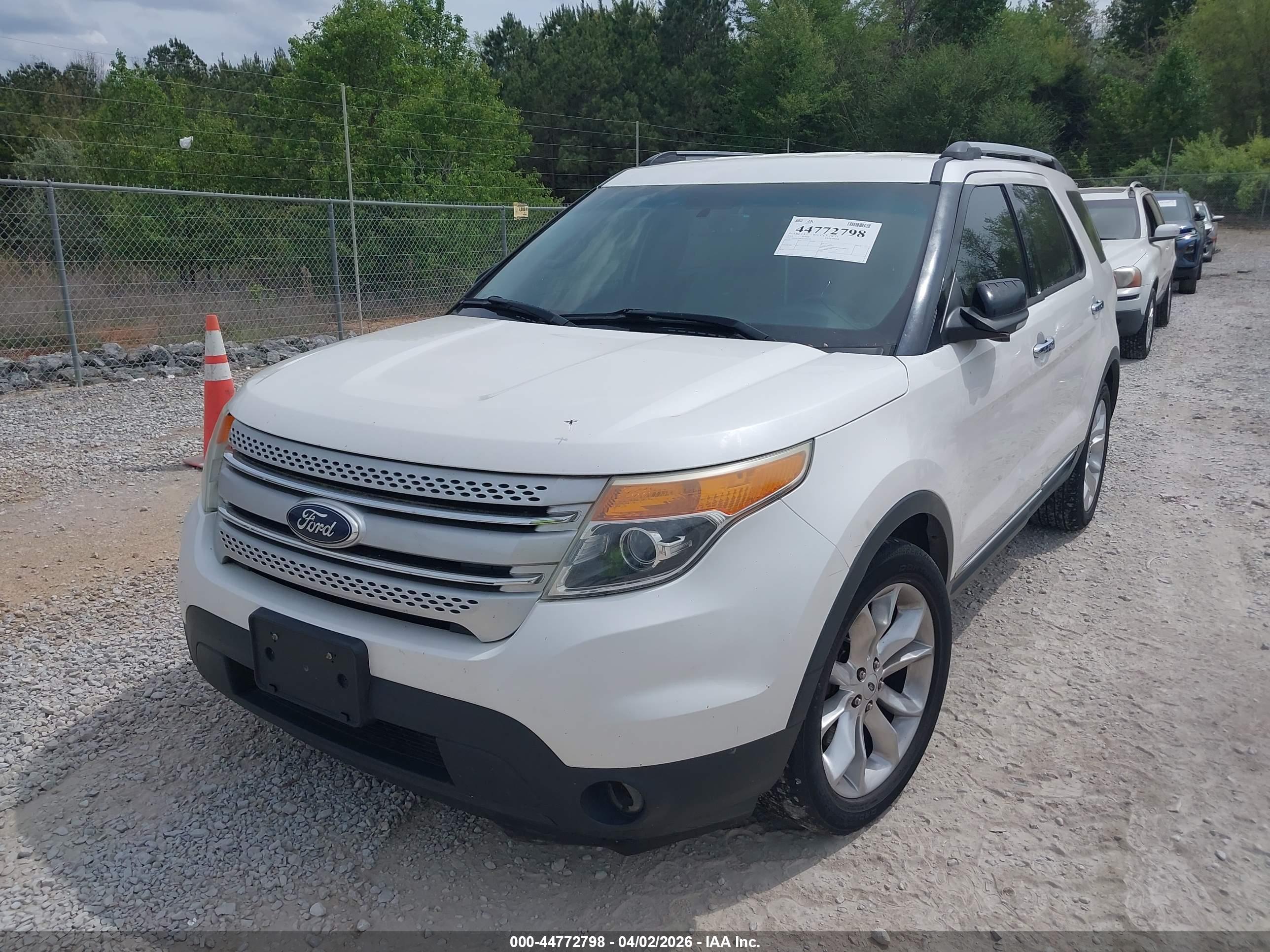 FORD EXPLORER image 6
