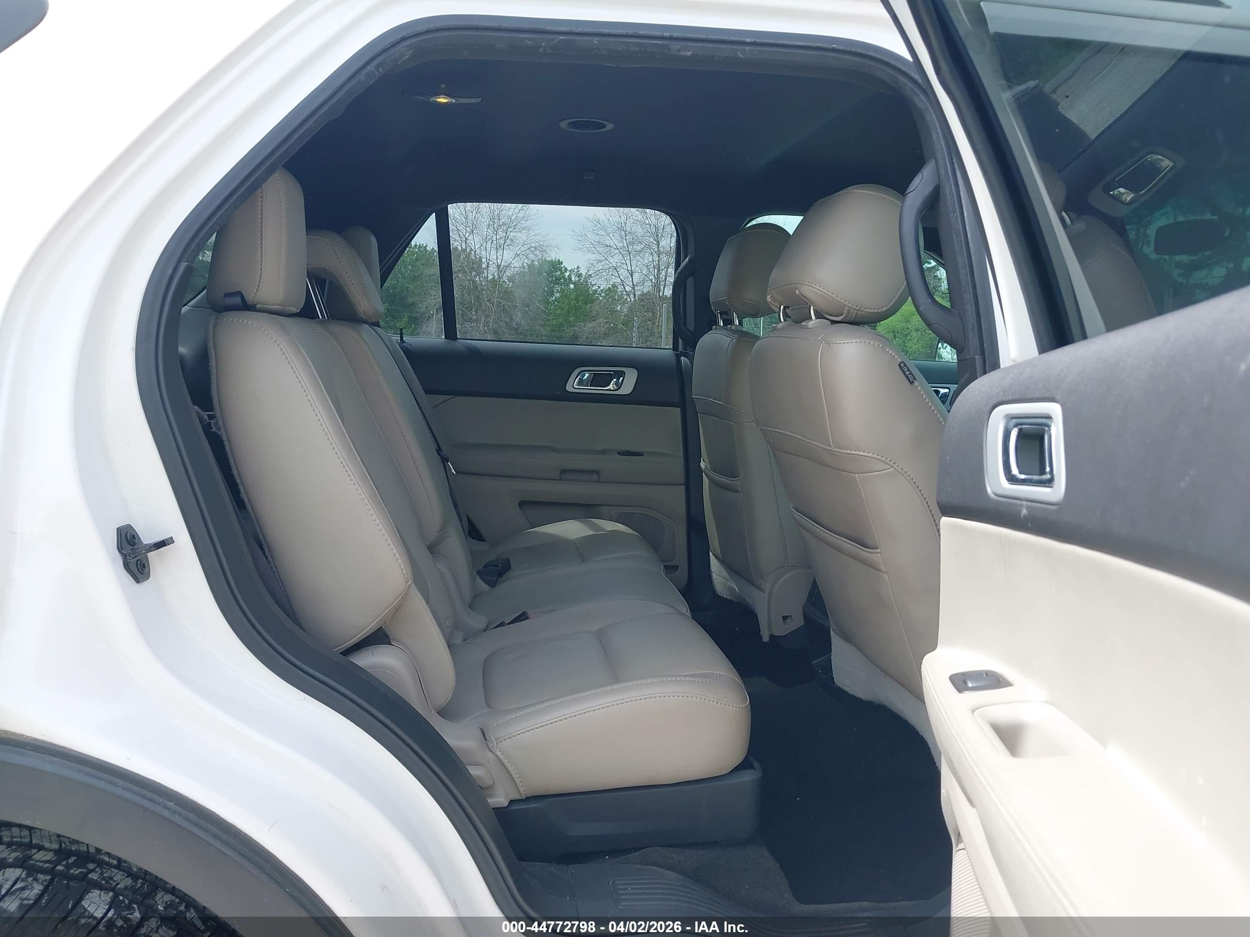FORD EXPLORER image 8