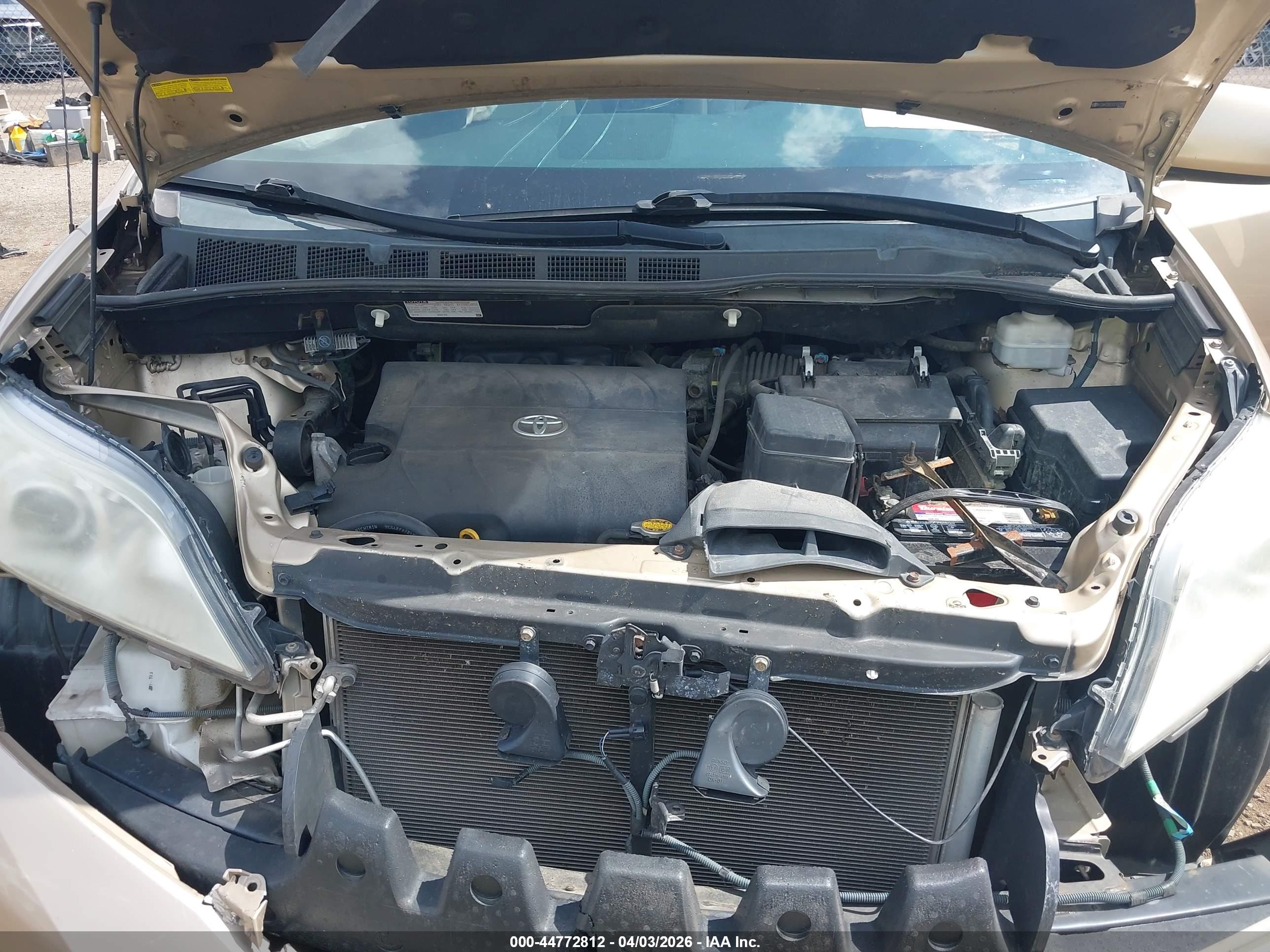 TOYOTA SIENNA image 10