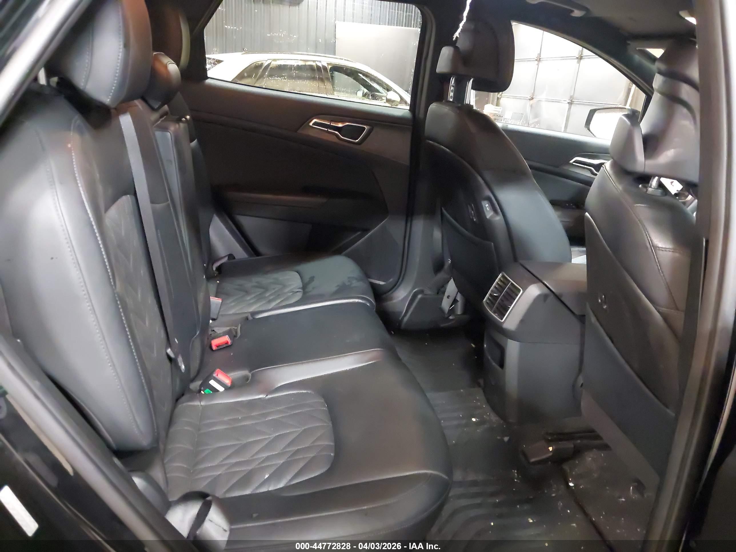 KIA SPORTAGE image 8