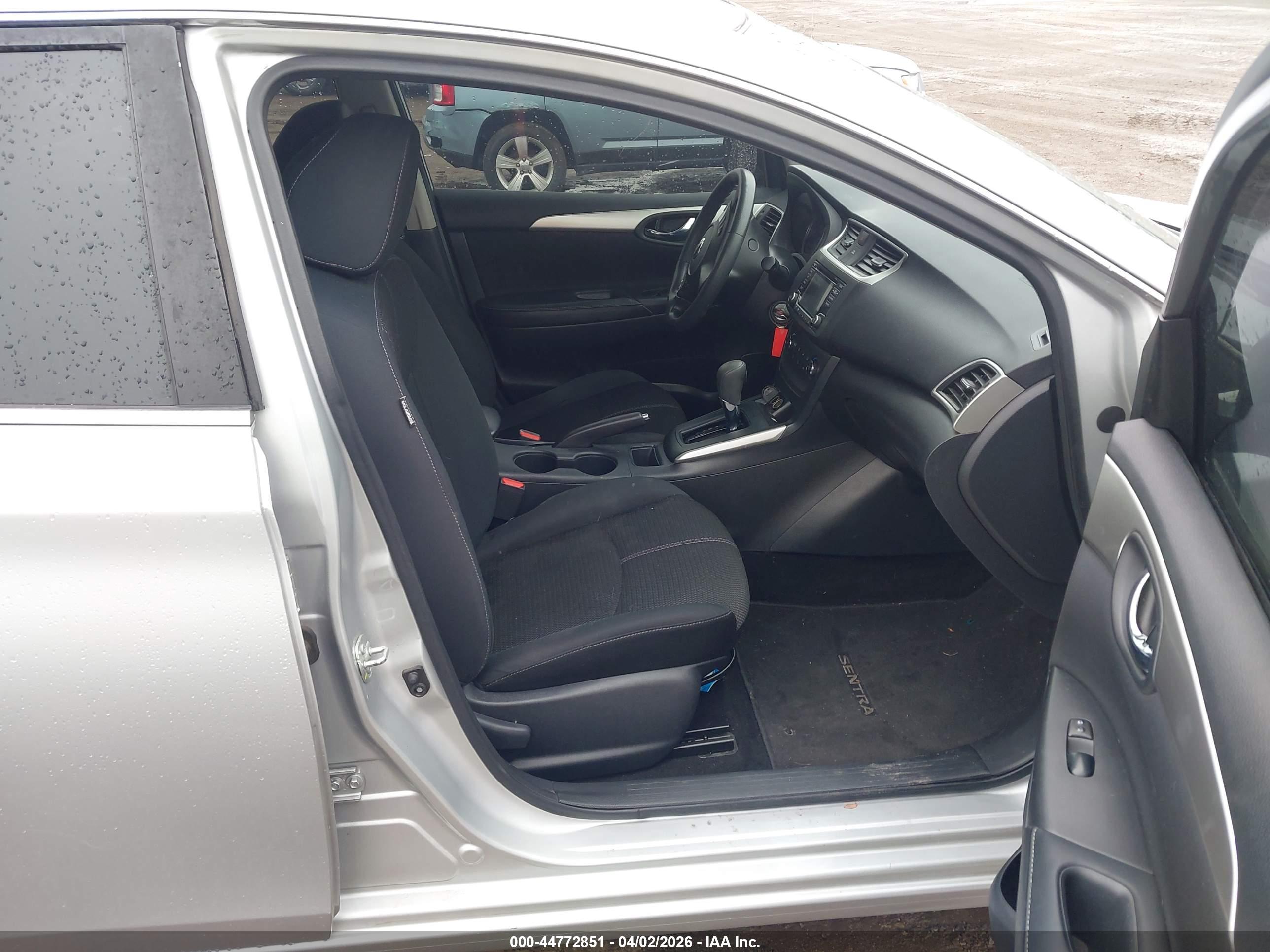 NISSAN SENTRA image 5