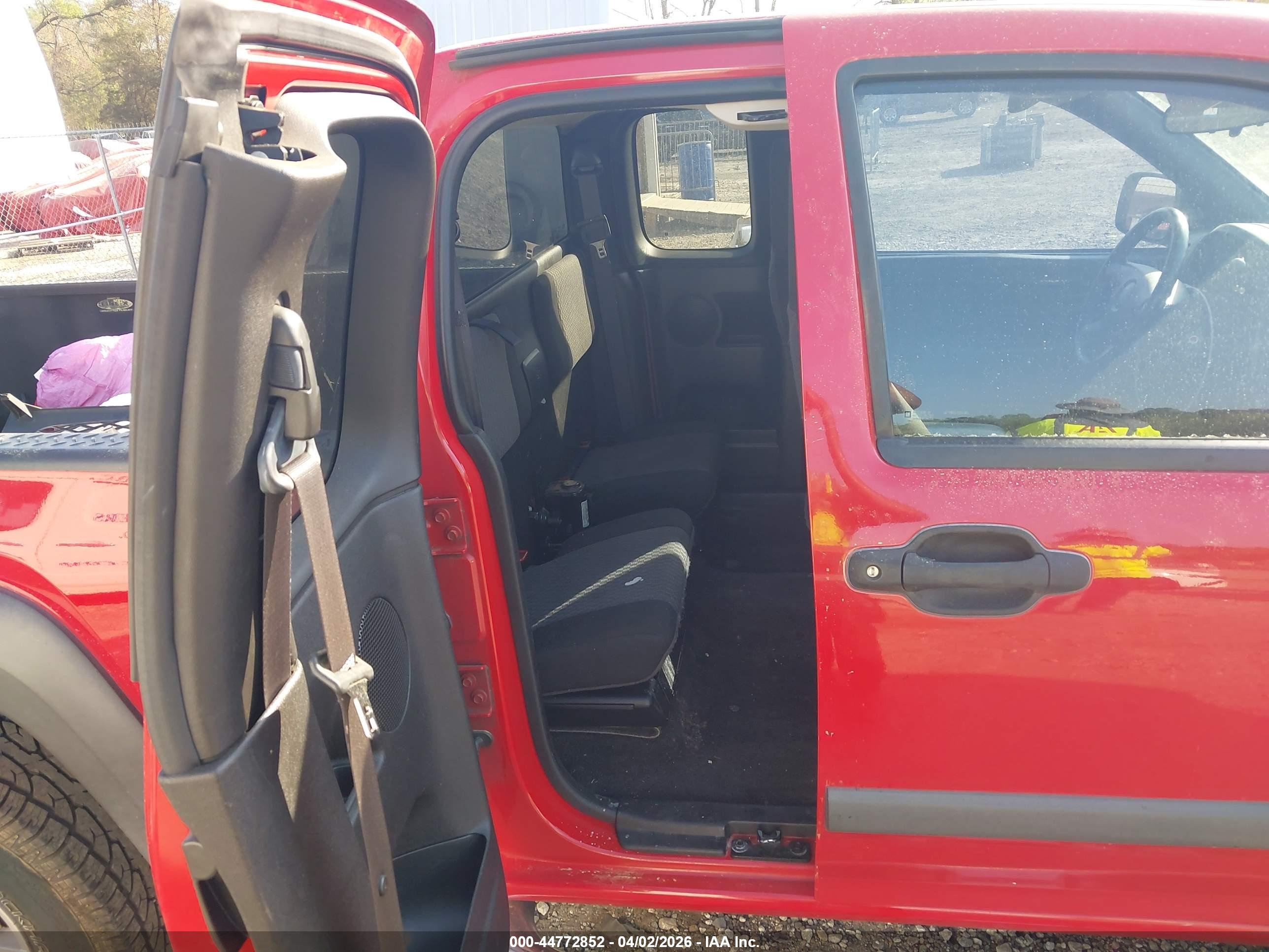 CHEVROLET COLORADO image 8