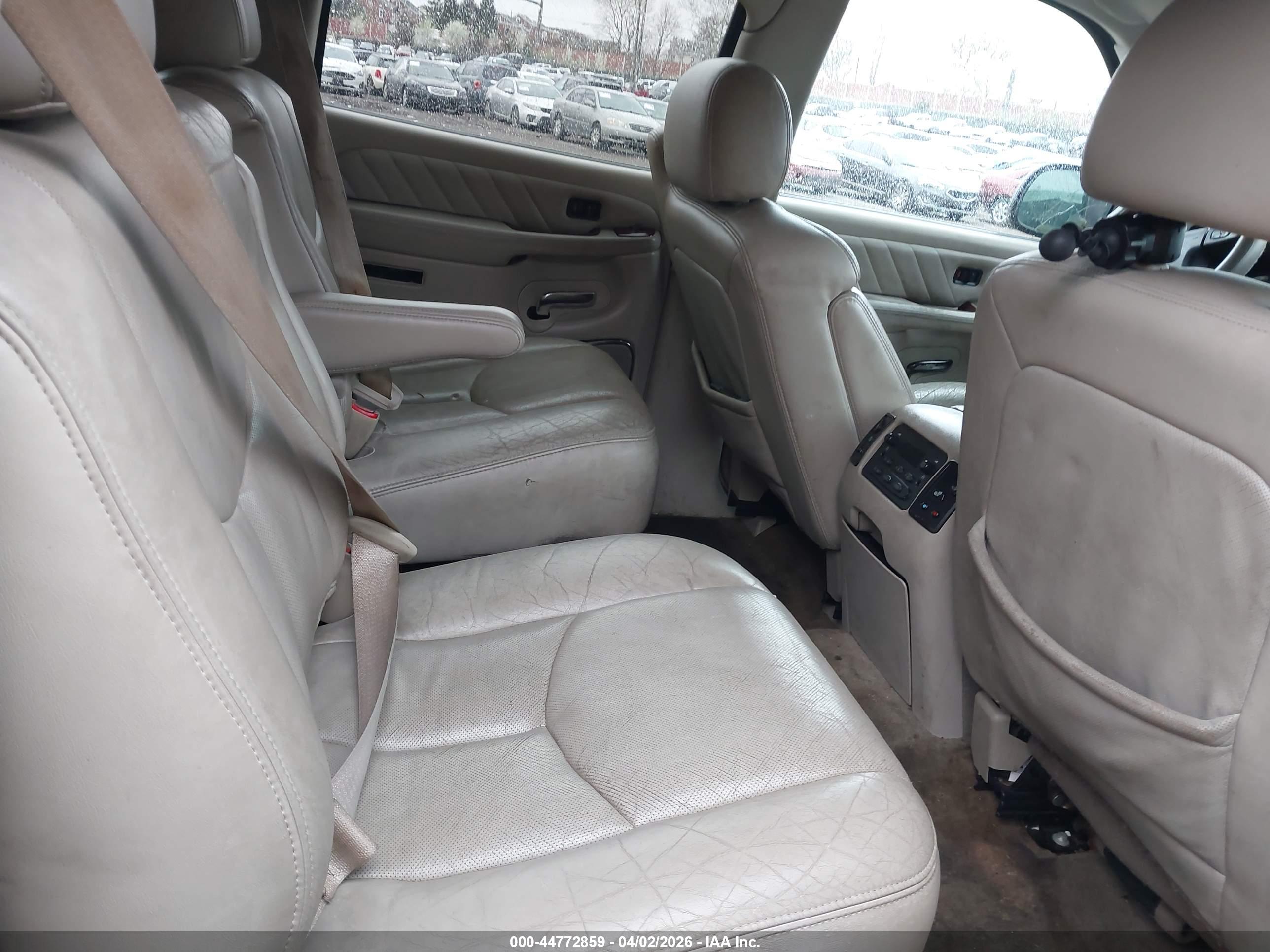 CADILLAC ESCALADE image 8