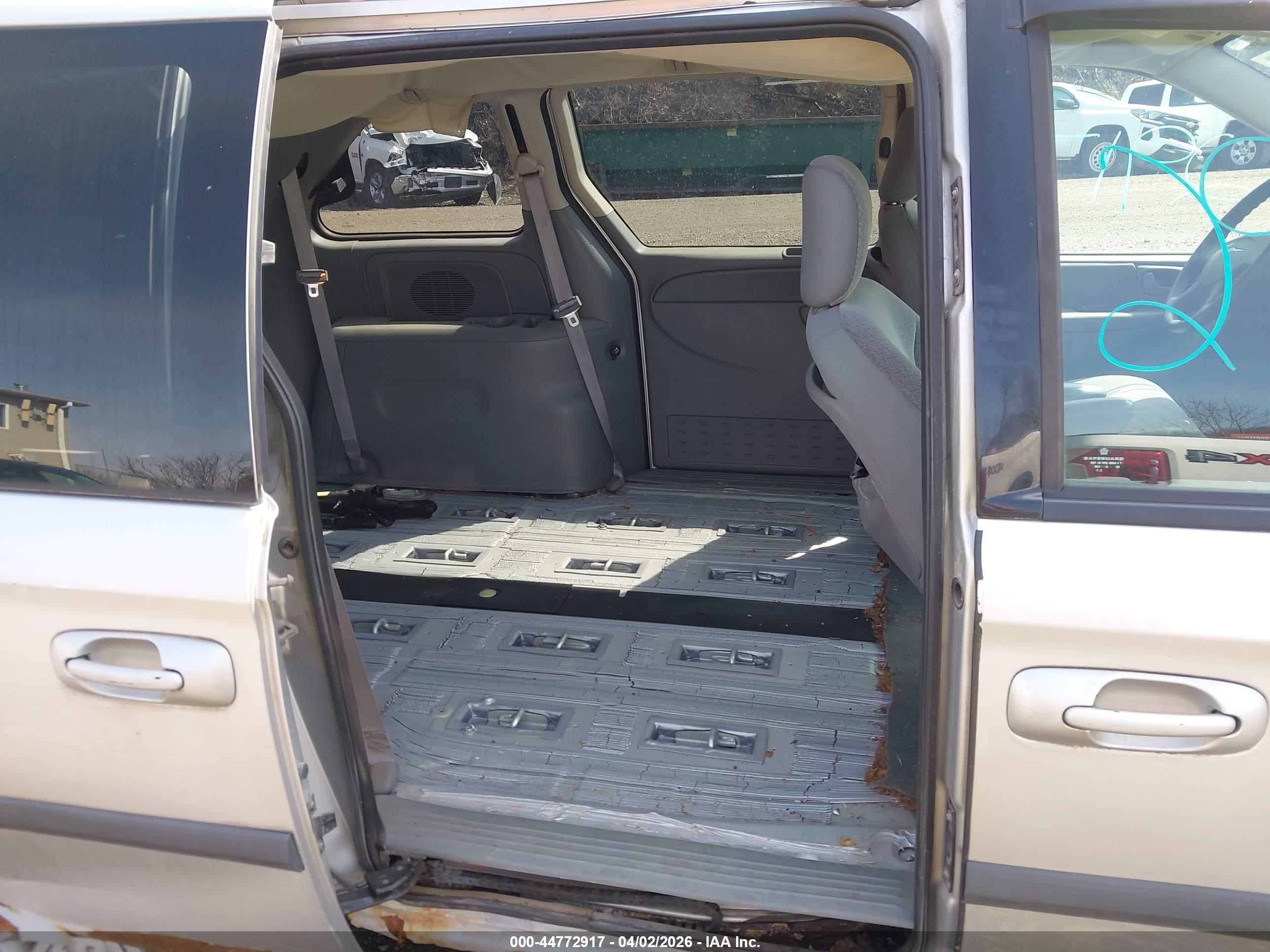 CHRYSLER TOWN image 8