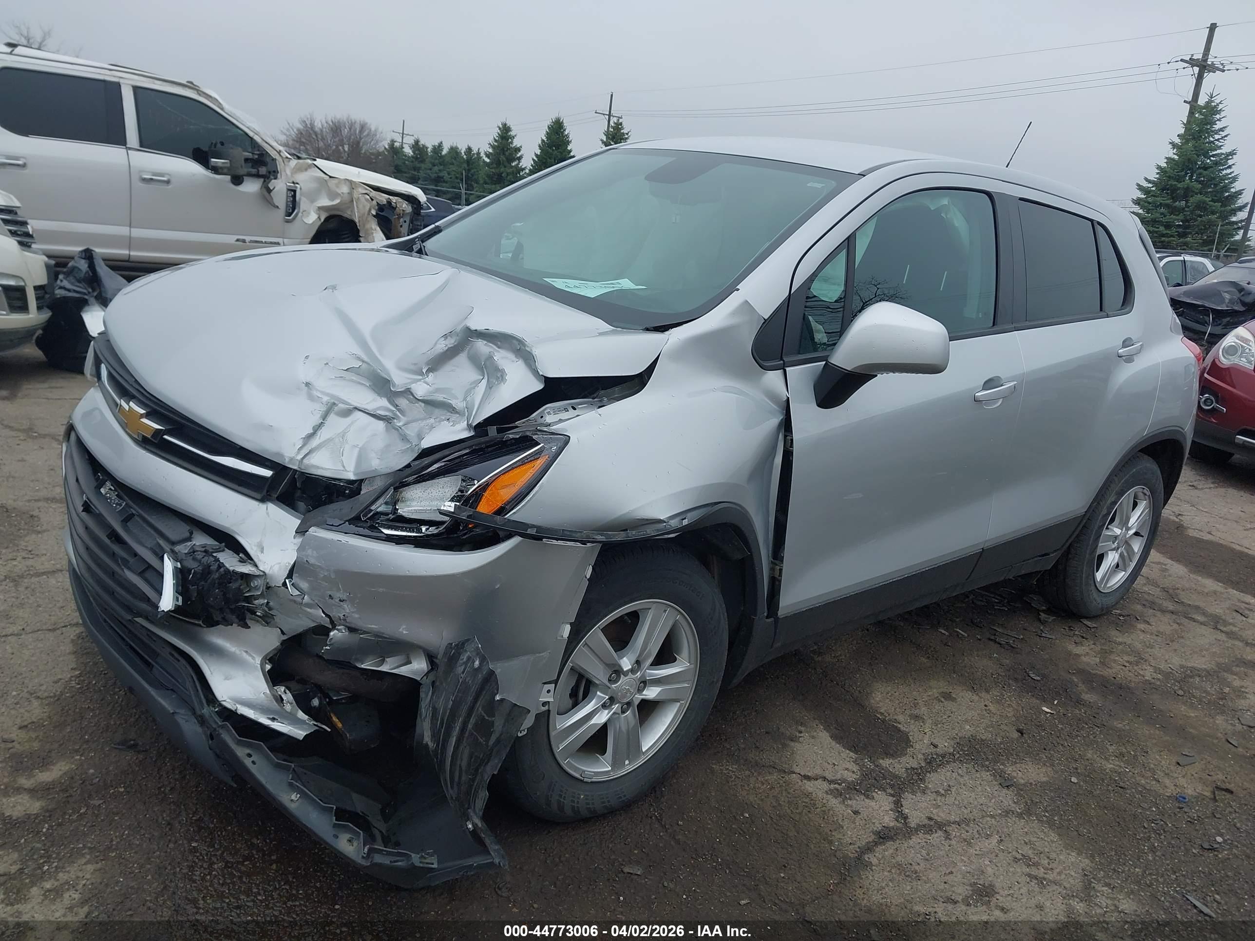 CHEVROLET TRAX image 2