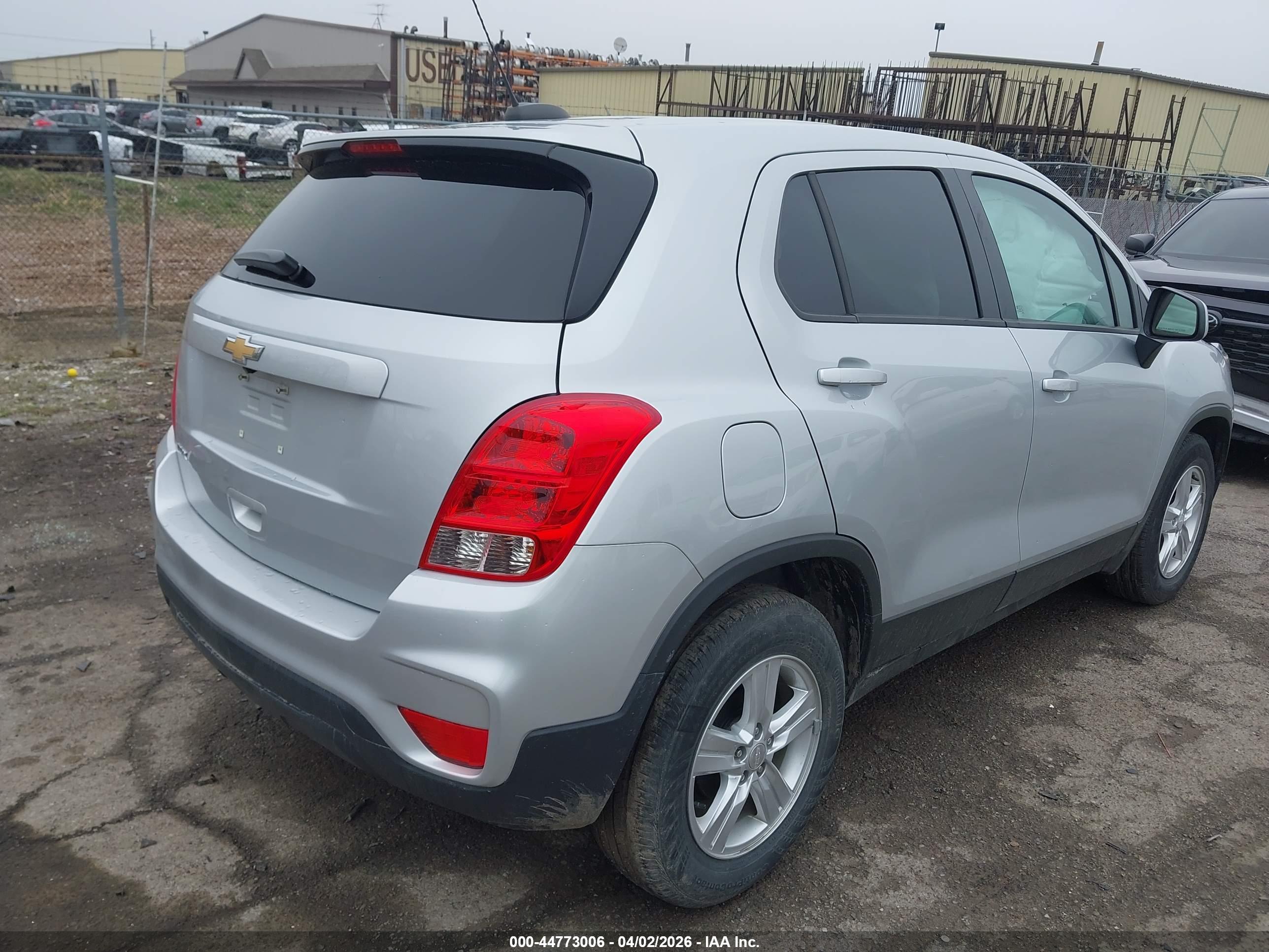 CHEVROLET TRAX image 4