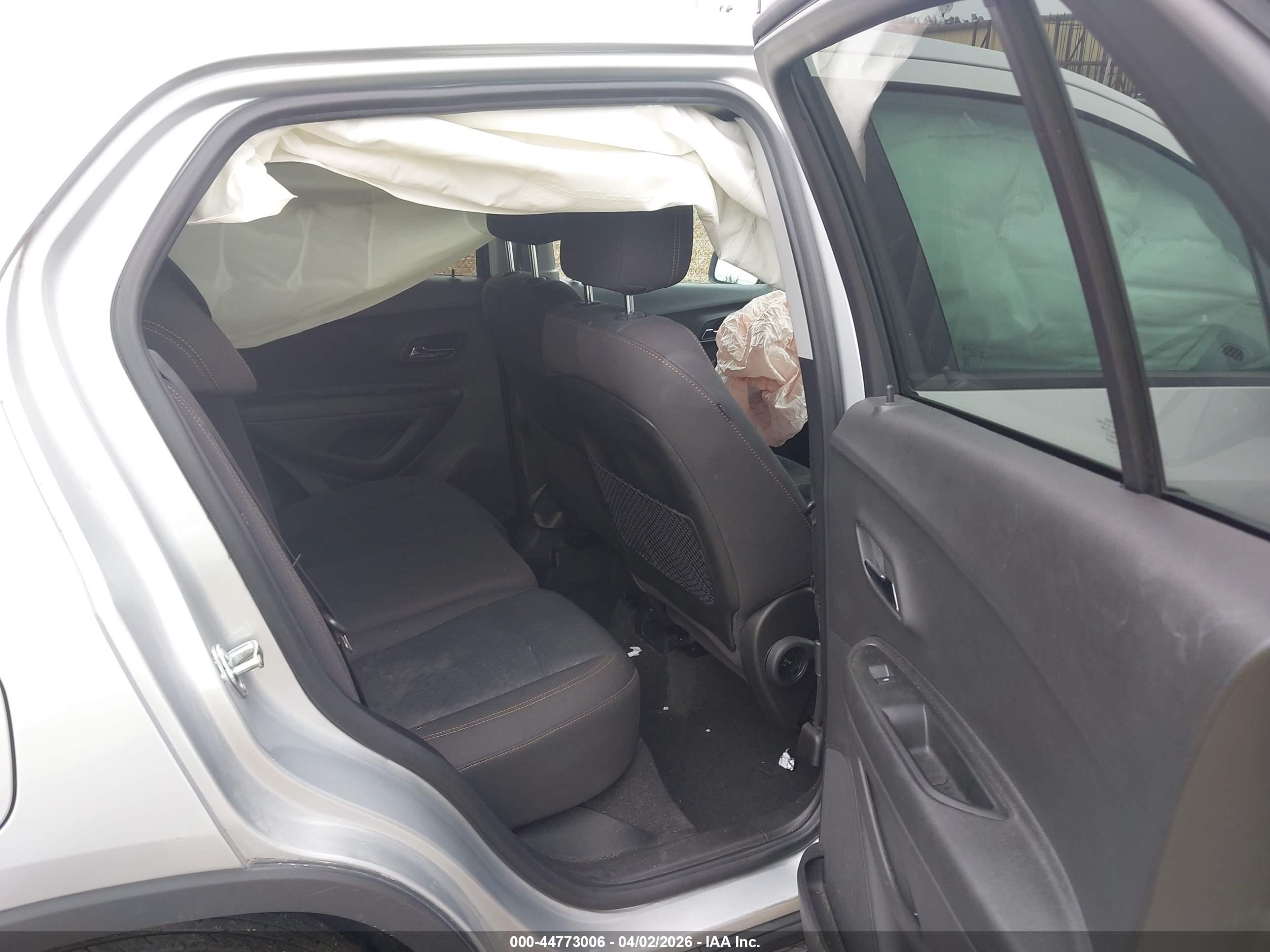 CHEVROLET TRAX image 8