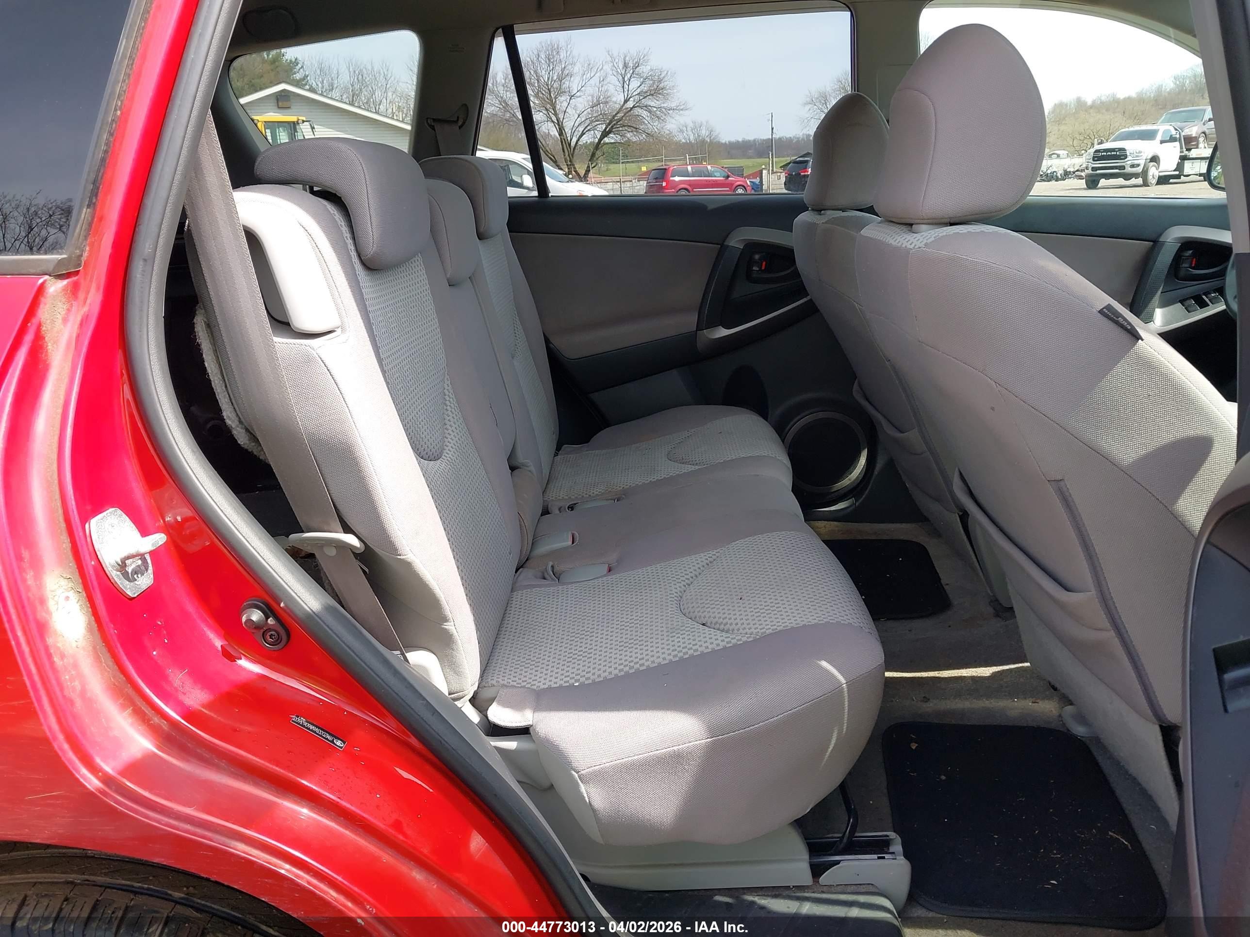 TOYOTA RAV4 image 8