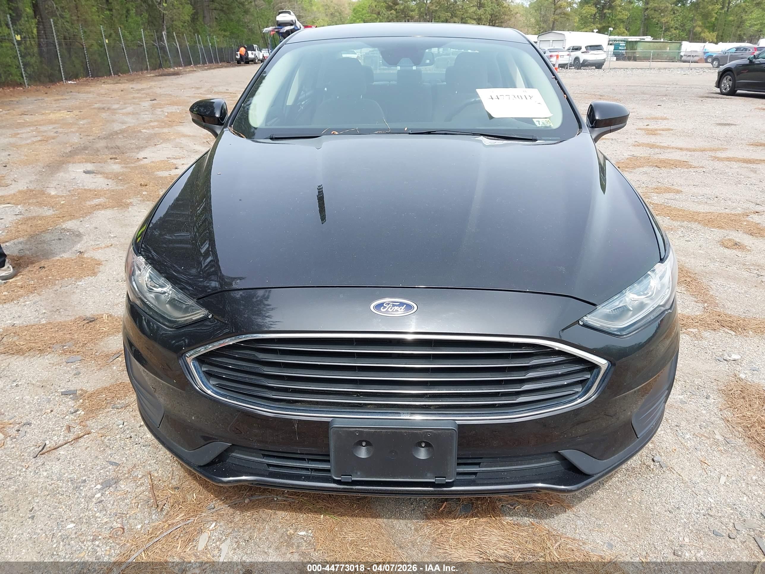 FORD FUSION image 6