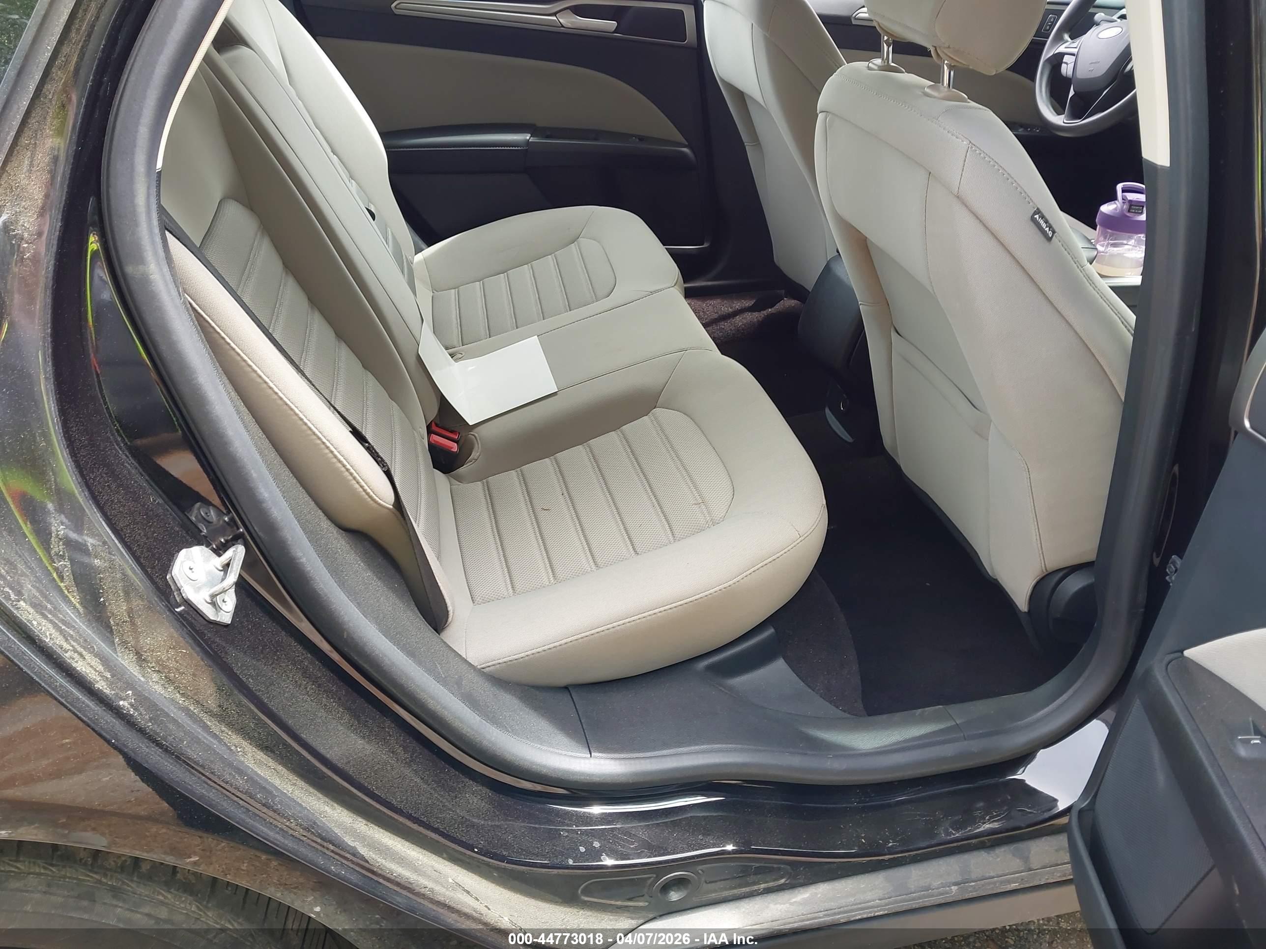 FORD FUSION image 8