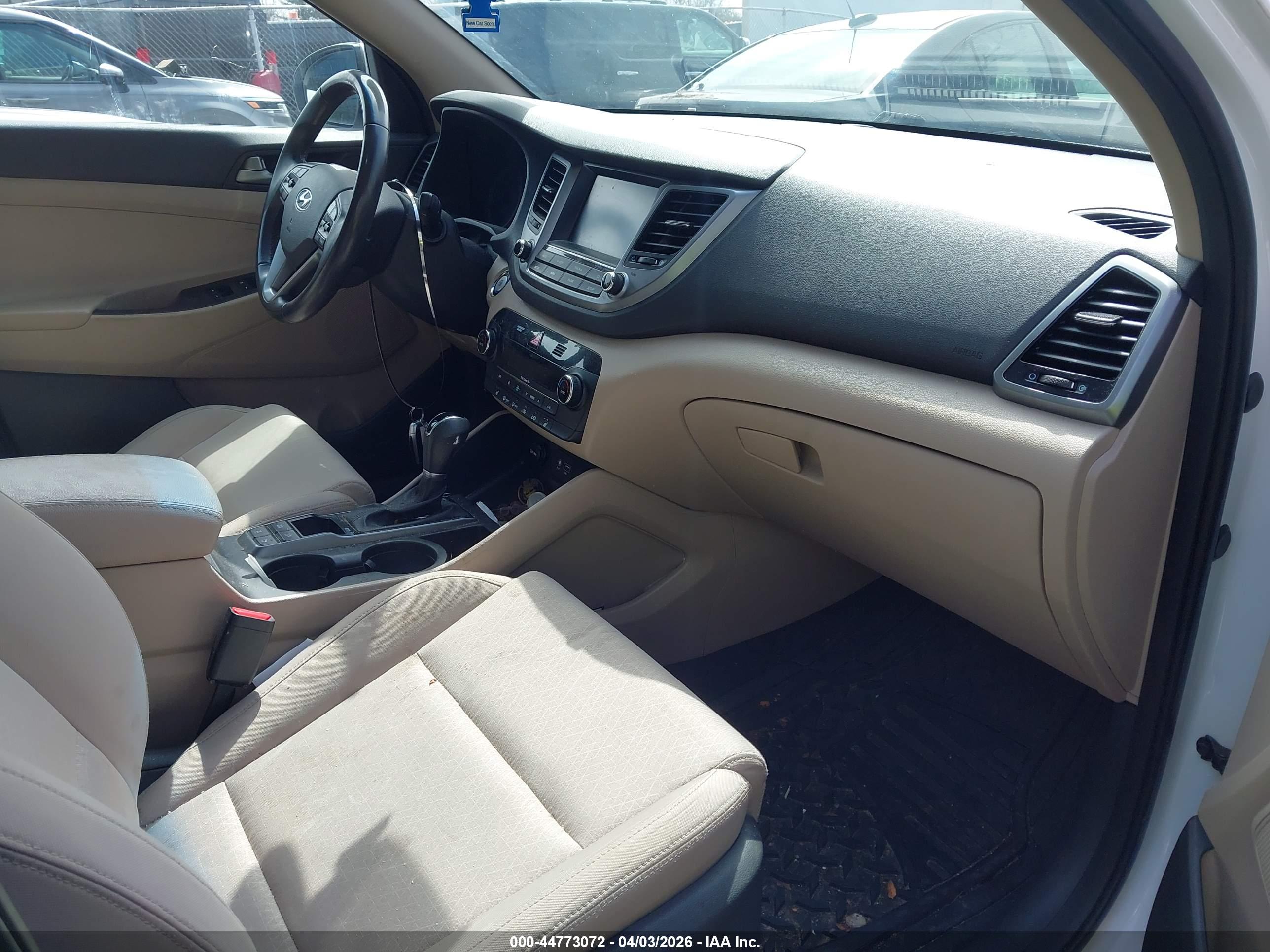 HYUNDAI TUCSON image 5