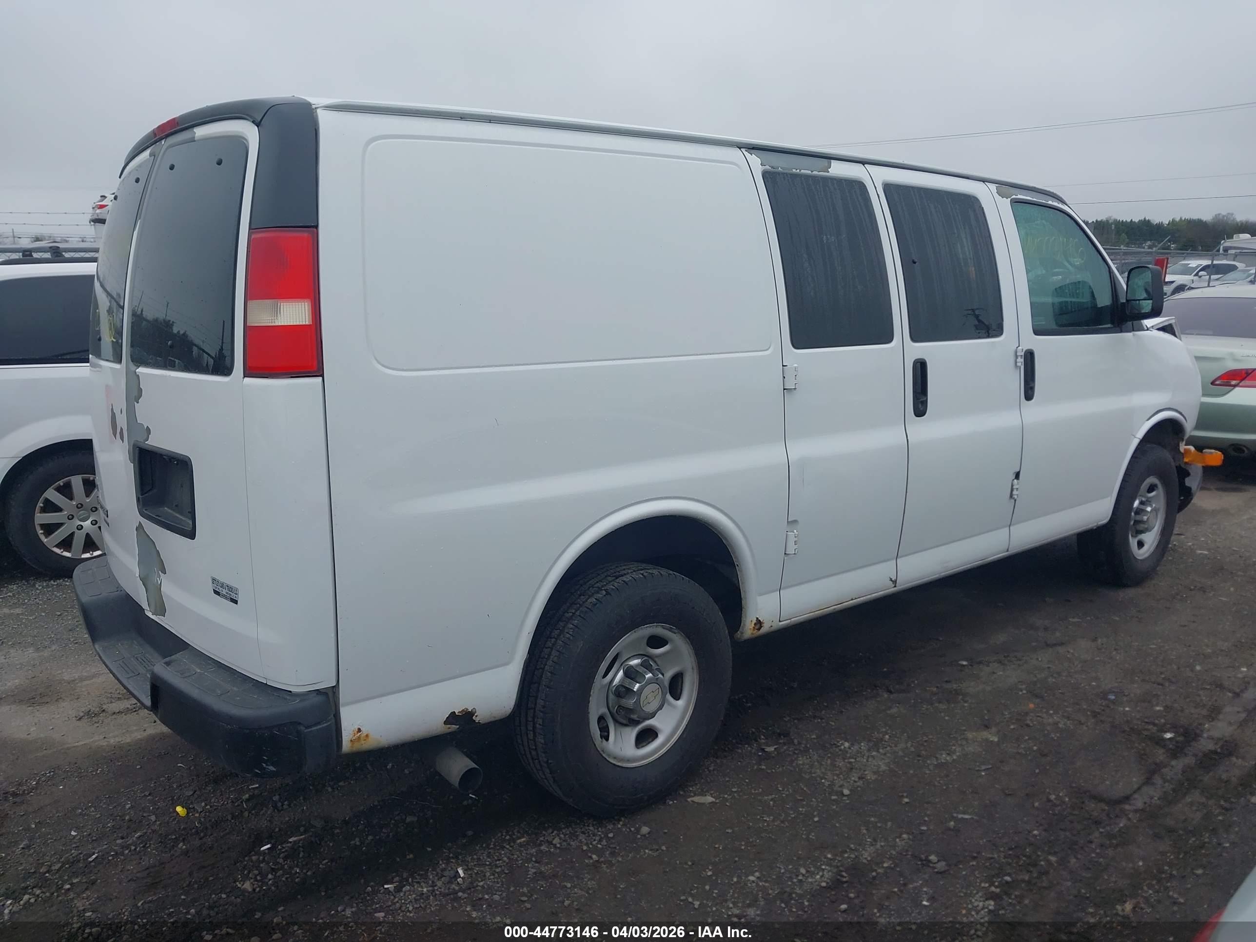 CHEVROLET EXPRESS image 4