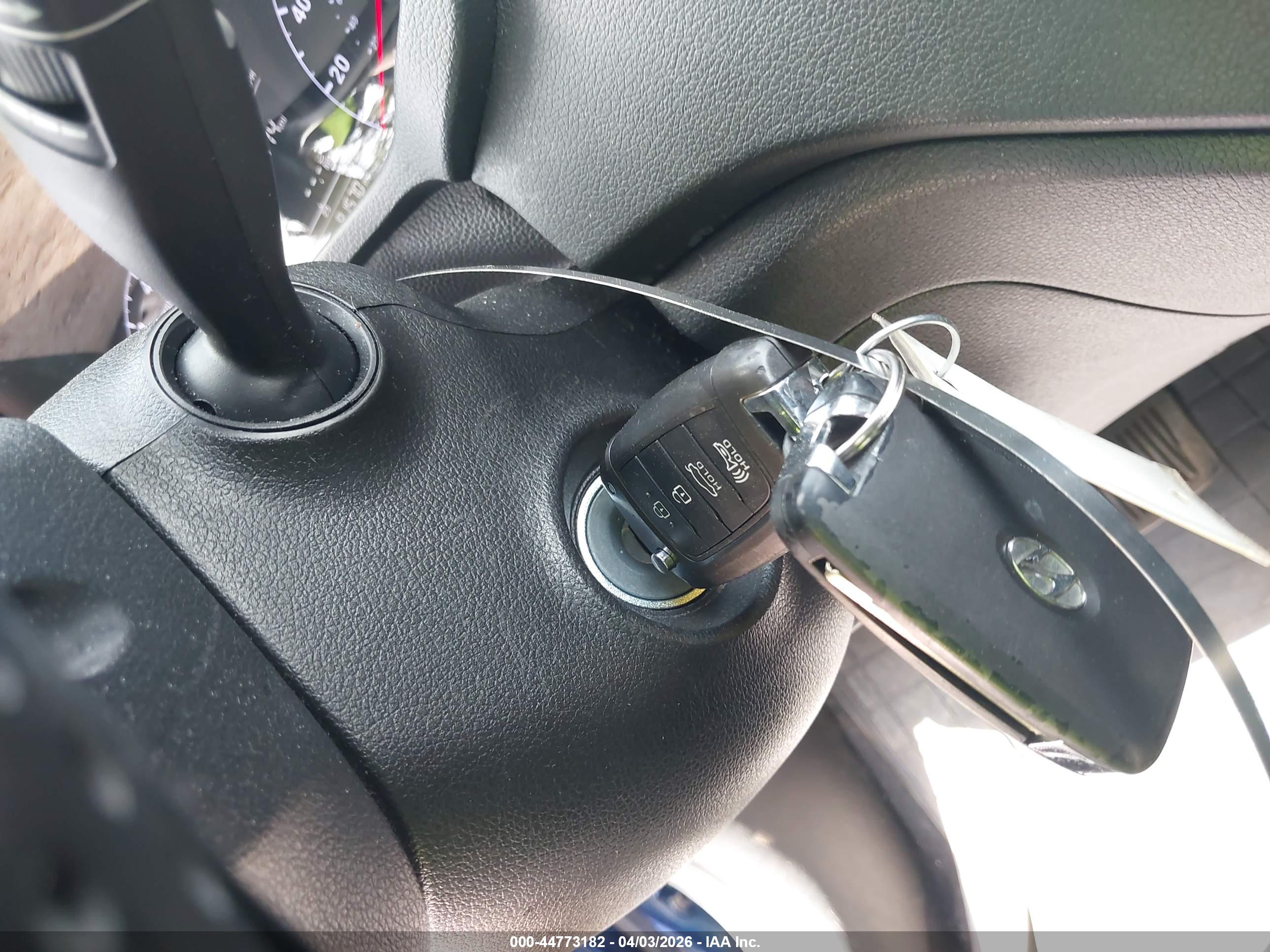 HYUNDAI ACCENT image 11