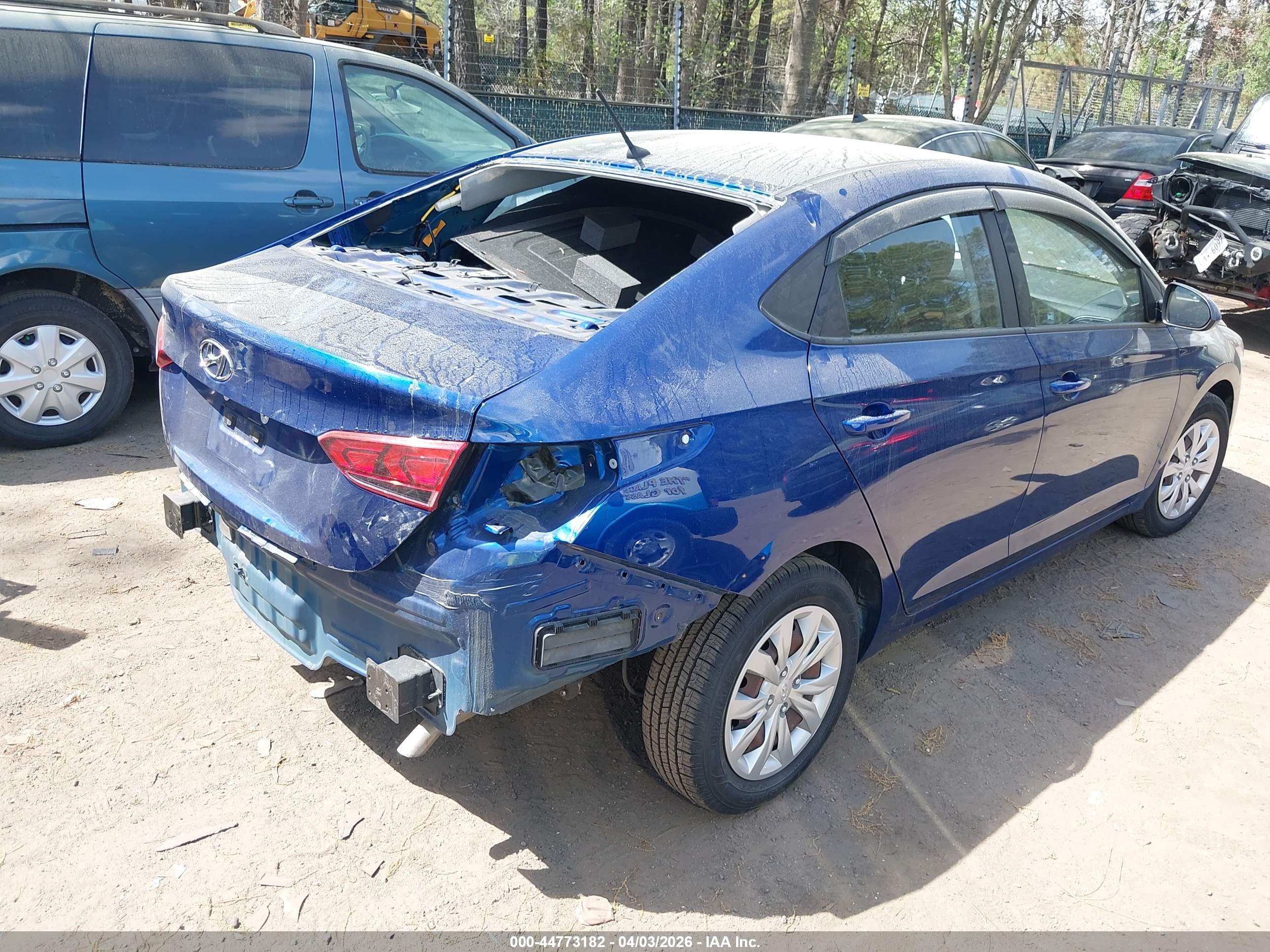 HYUNDAI ACCENT image 4